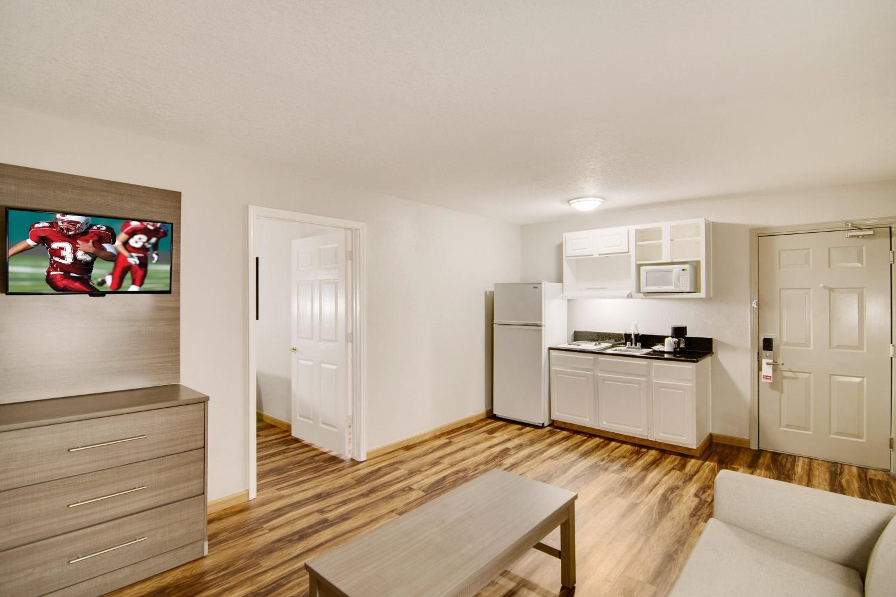 Red Roof Inn & Suites Pensacola-NAS Corry