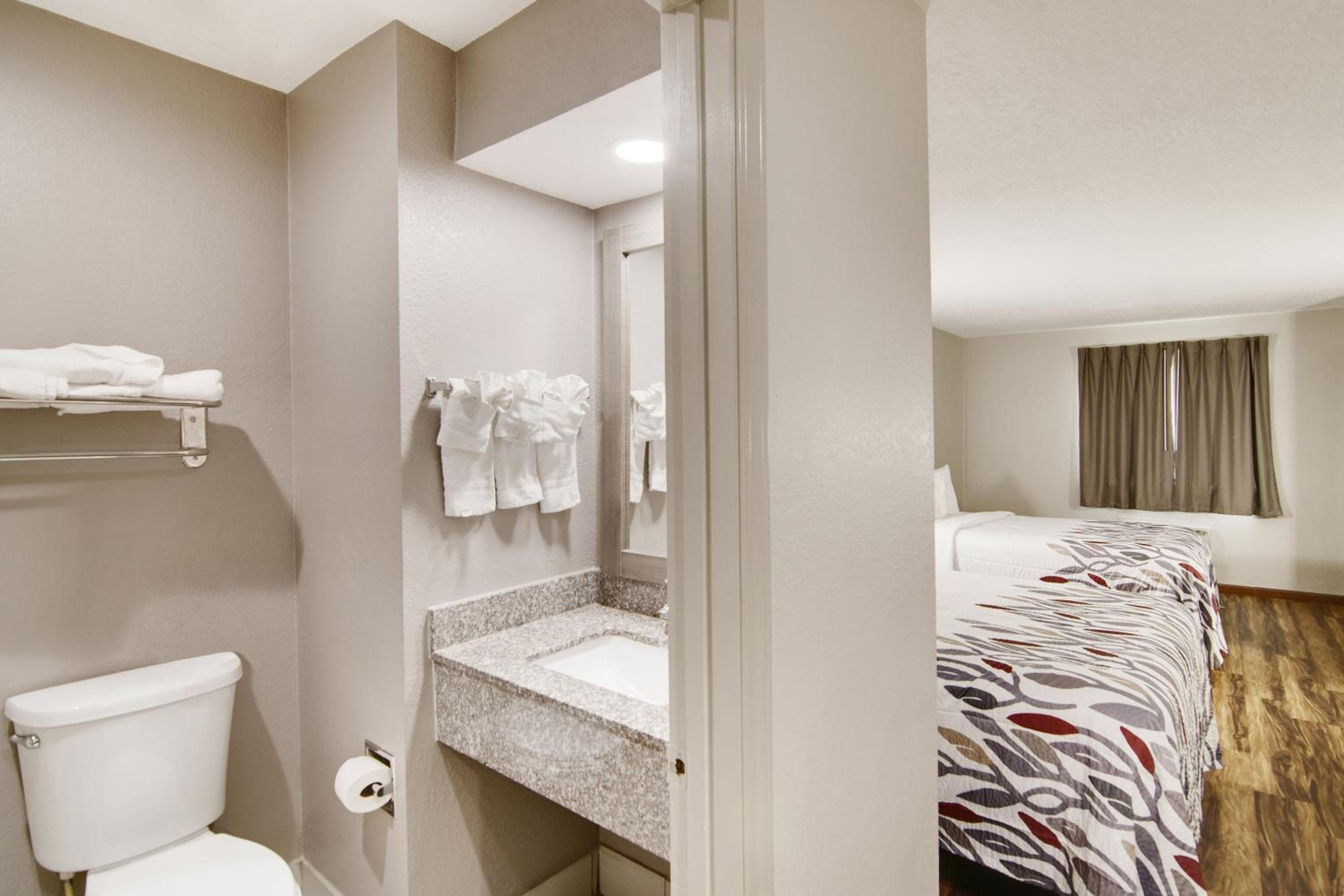 Red Roof Inn & Suites Pensacola-NAS Corry