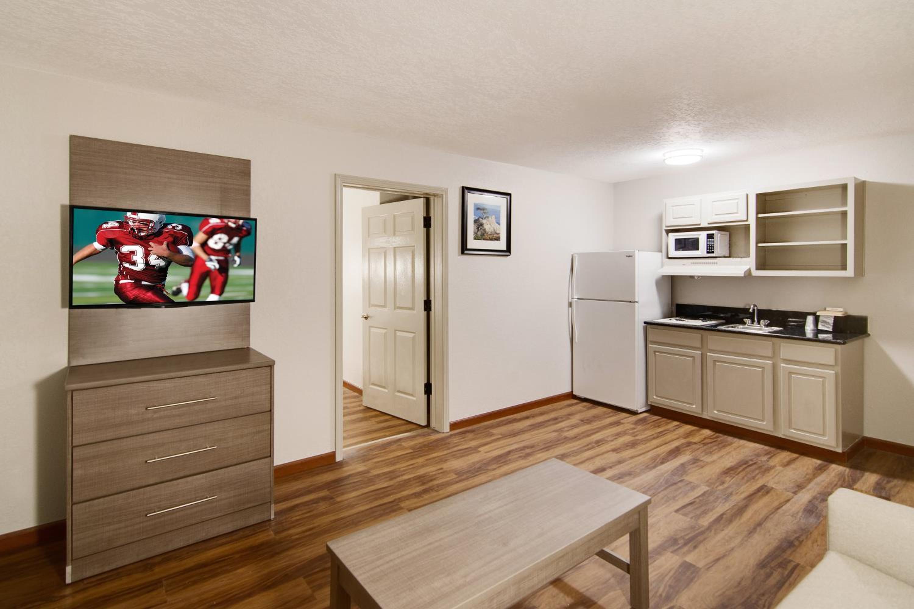 Red Roof Inn & Suites Pensacola-NAS Corry