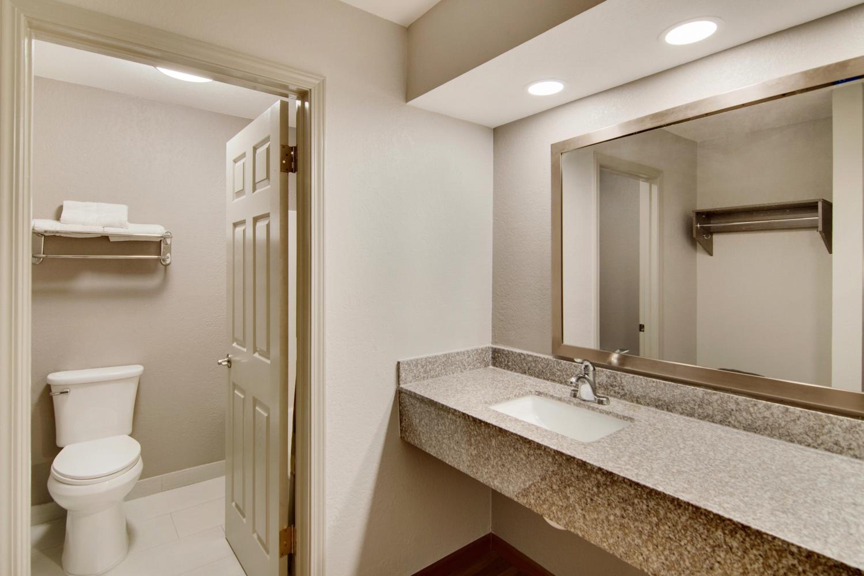 Red Roof Inn & Suites Pensacola-NAS Corry