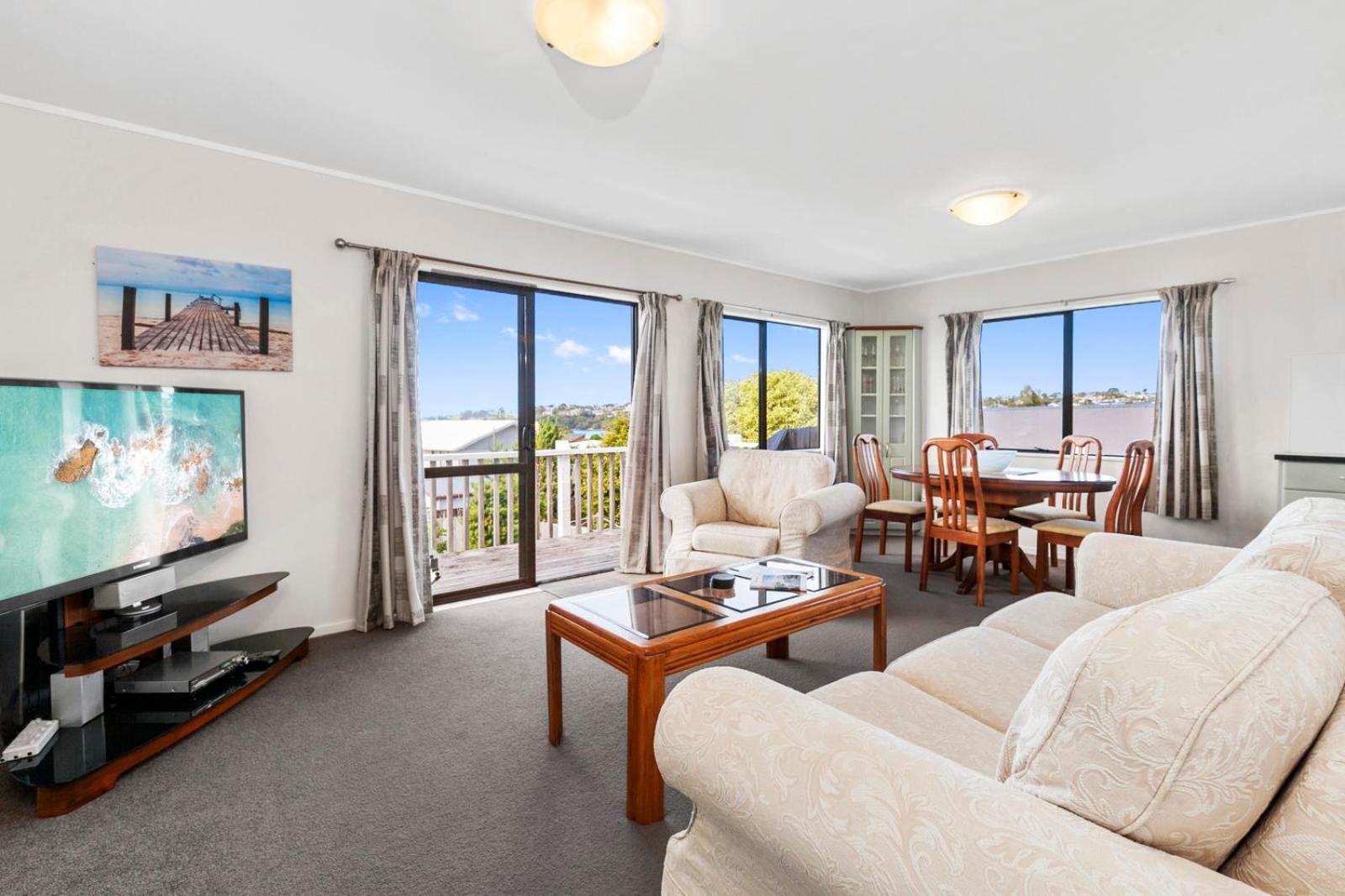 Snells Seaside Bach - Snells Beach Holiday Home view 3
