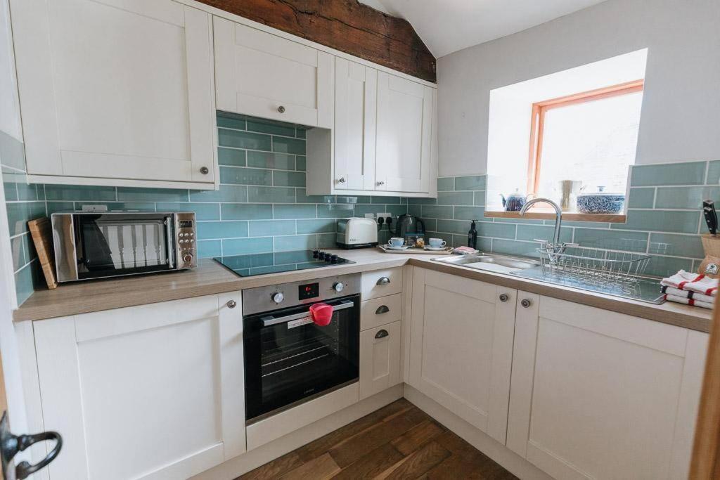 GABLE COTTAGE - One Bed Cottage Close to Holmfirth and the Peak District view 5