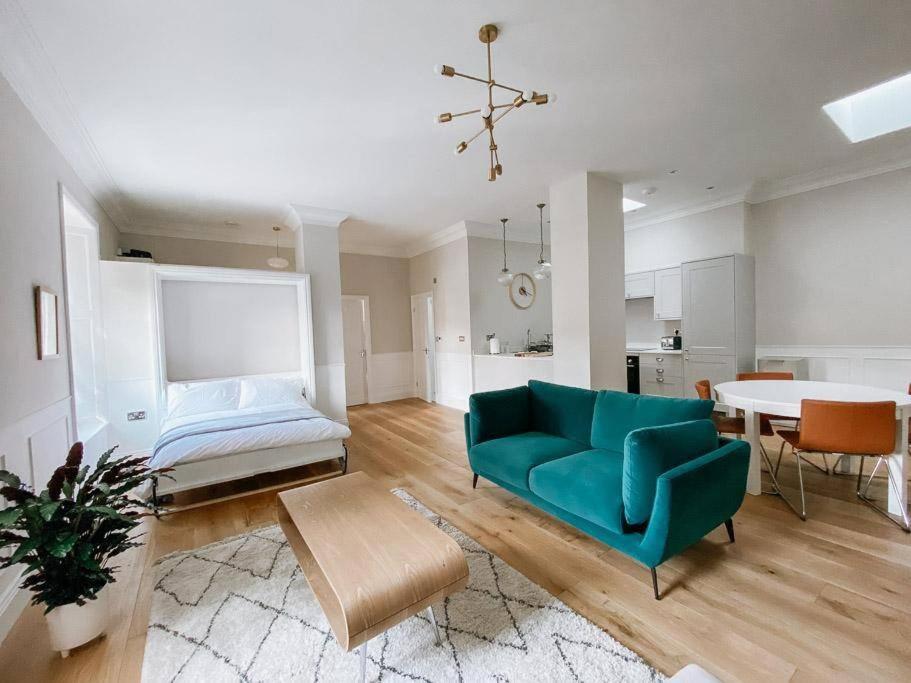 SWALEDALE, OLD SCHOOL ROOMS - Luxury Apartment in Richmond, North Yorkshire view 4