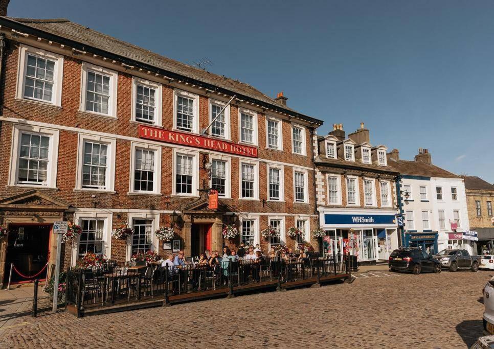 SWALEDALE, OLD SCHOOL ROOMS - Luxury Apartment in Richmond, North Yorkshire