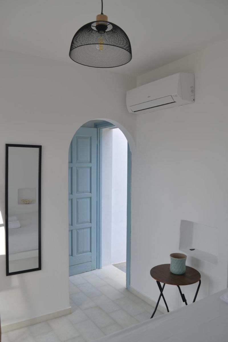 Plaka's Petite photo 4