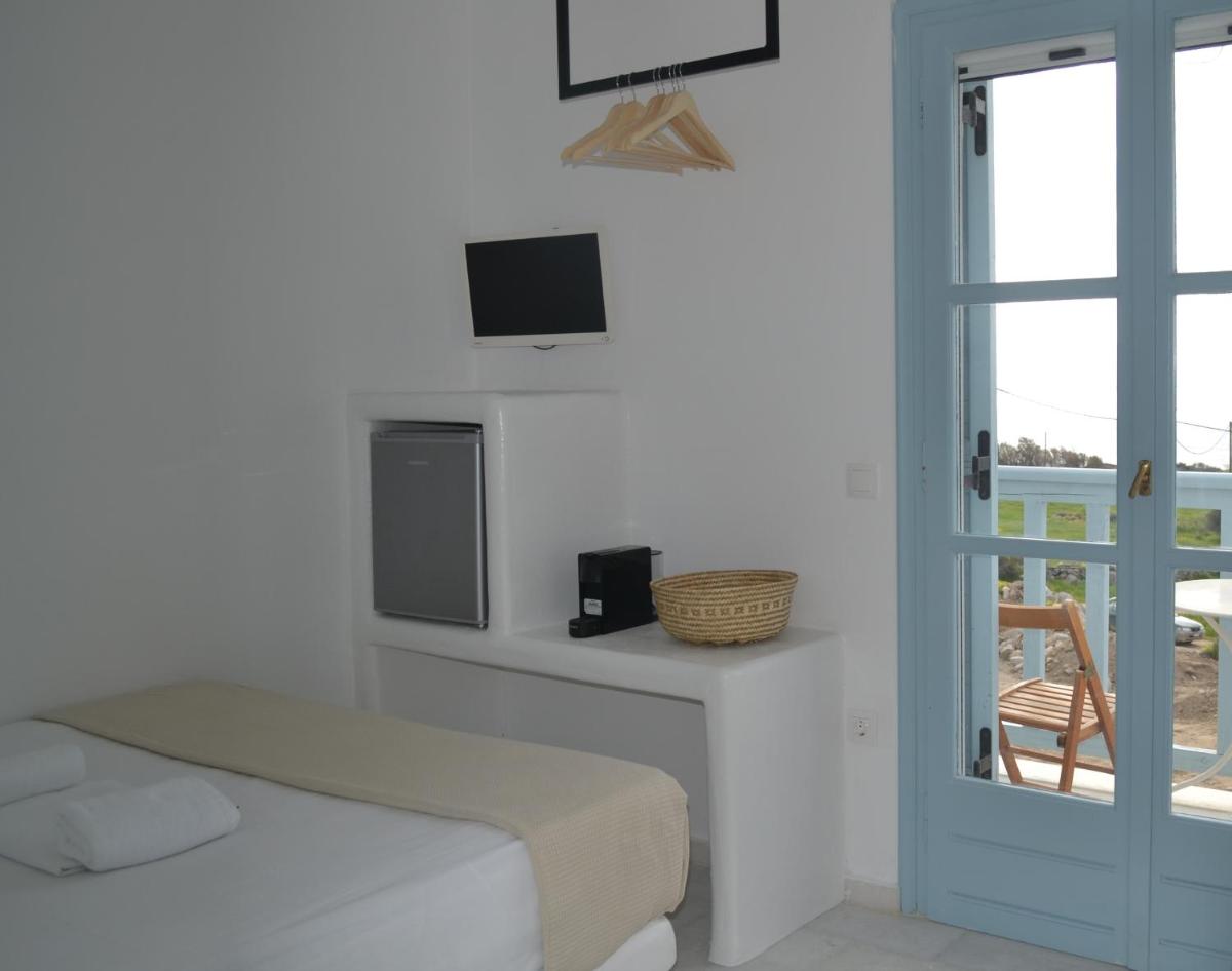Plaka's Petite photo 3