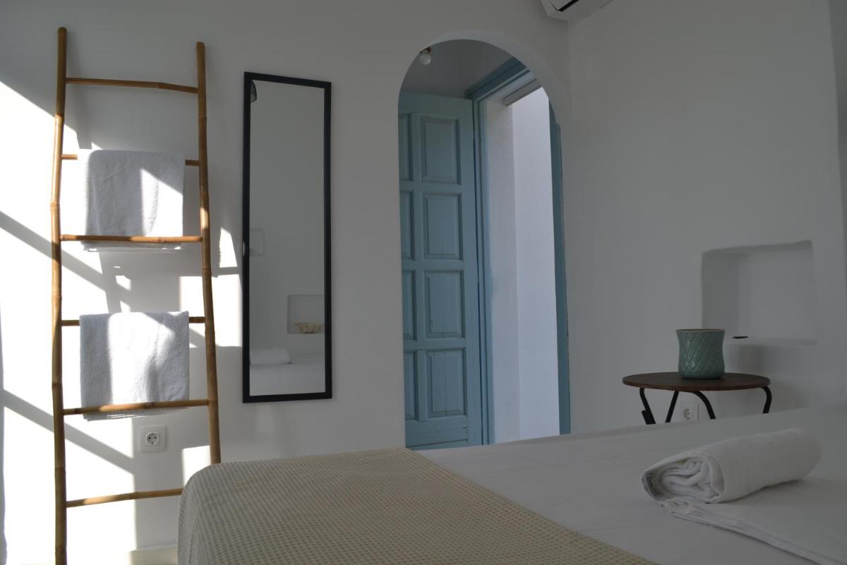 Plaka's Petite photo 5
