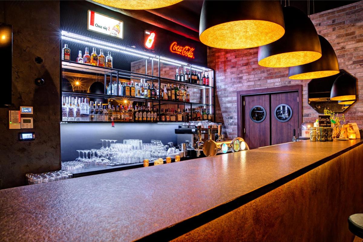 bar