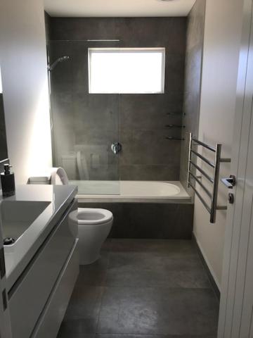 Dunray Cottage - Welcome to Havelock North view 3