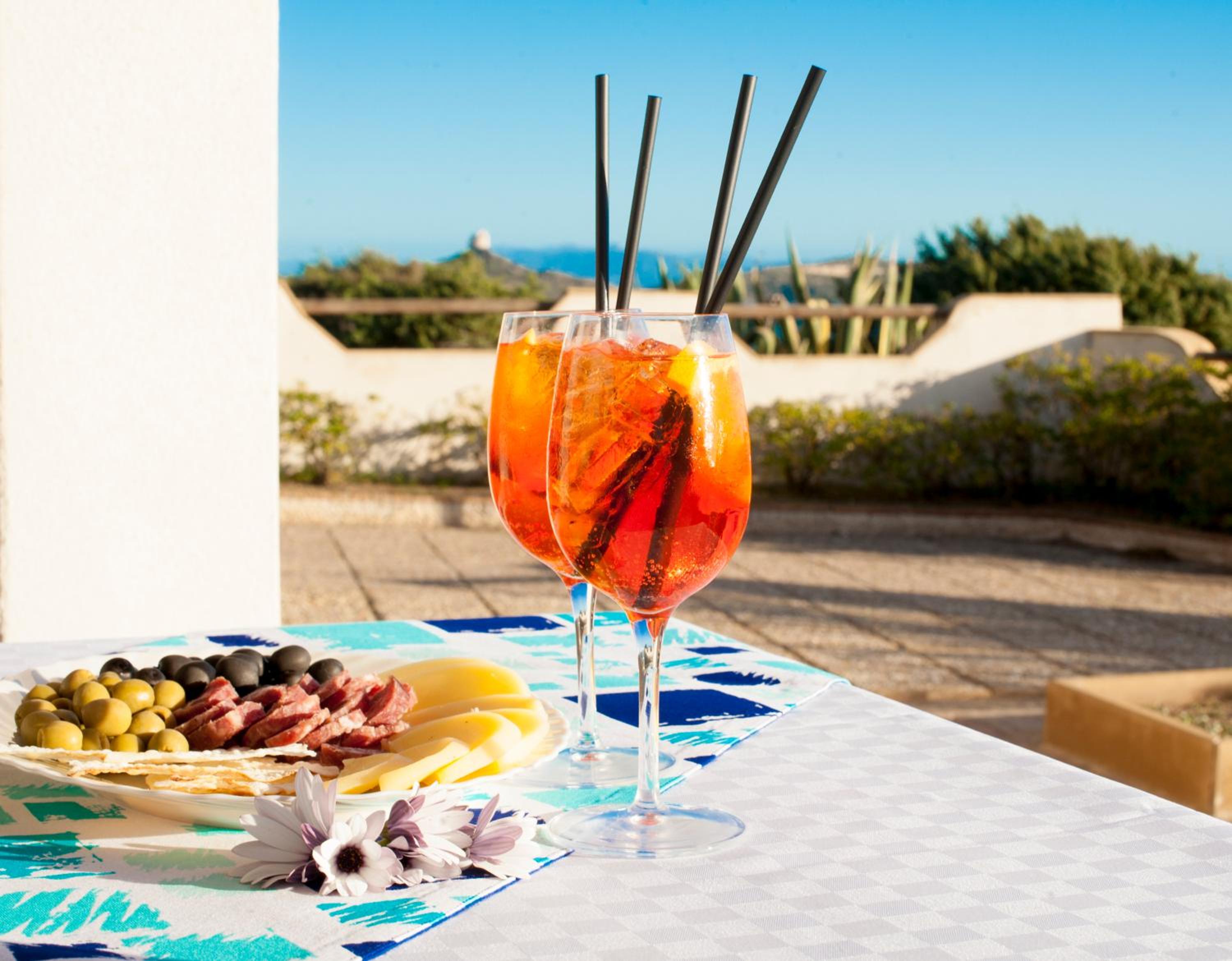 VILLA HORUS SAN GIOVANNI SINIS - Villa sul mare con grande giardino privato view 2