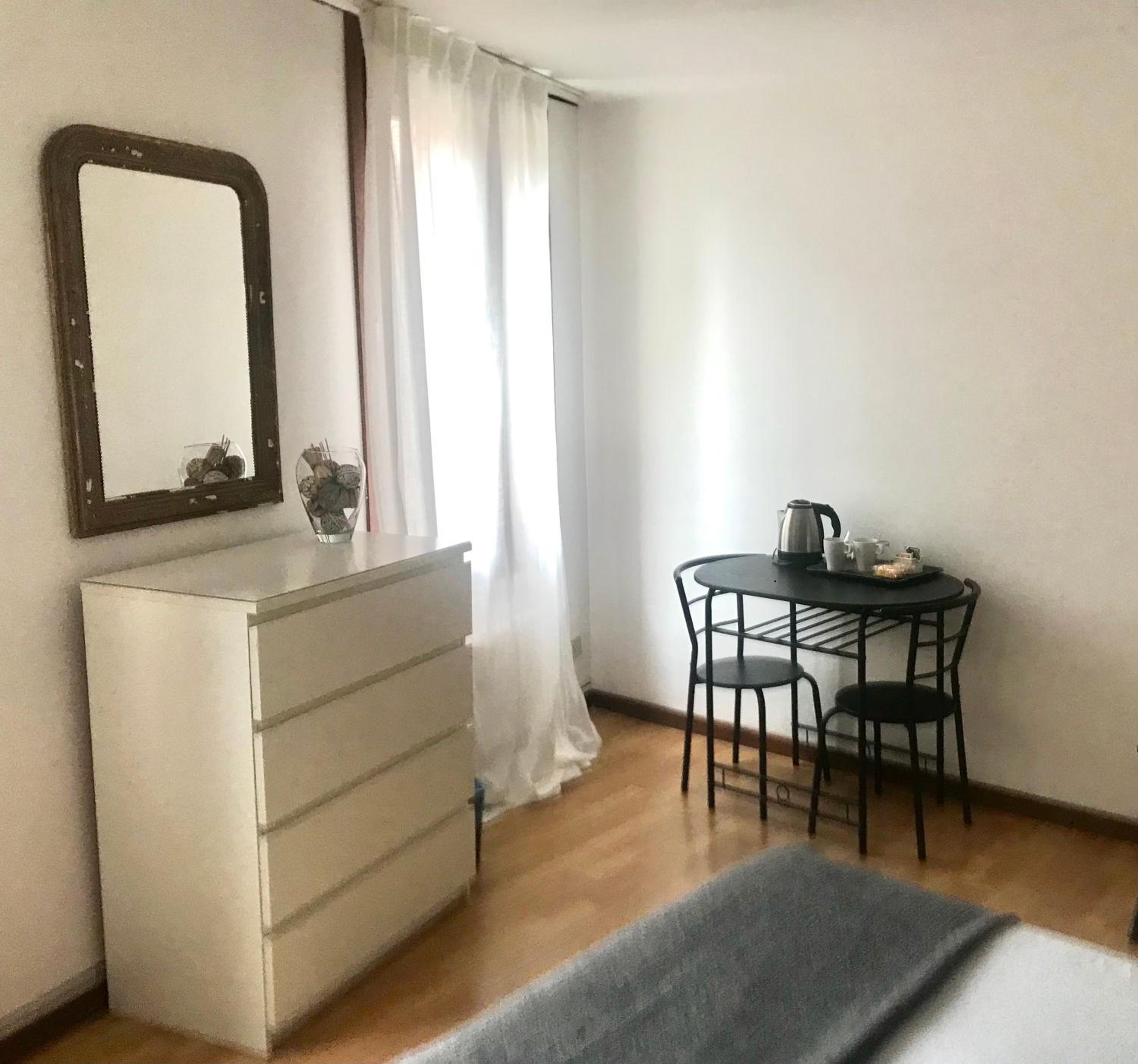 Venice and Venice Apartments - private rooms in shared apartment