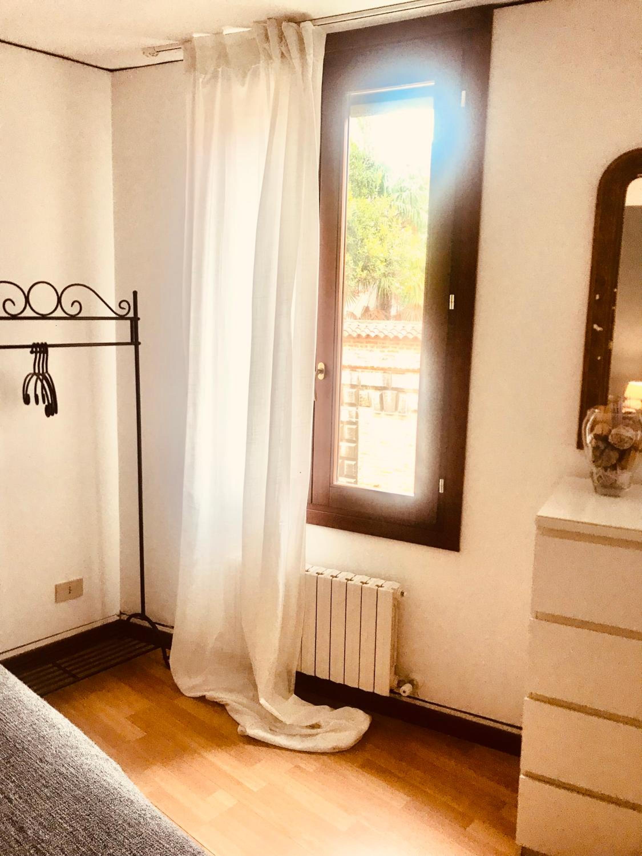 Venice and Venice Apartments - private rooms in shared apartment