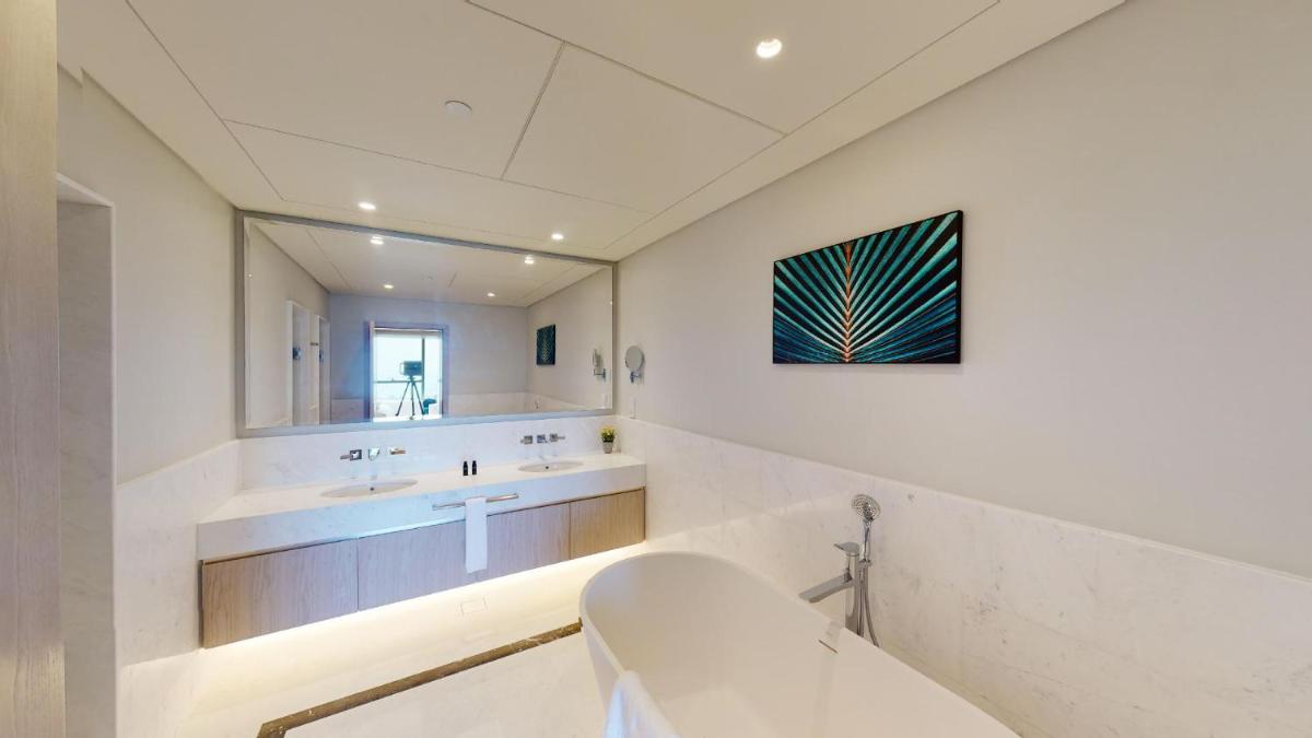 Hometown Apartments - High Floor with Sea View 1 Bed Apt in Palm