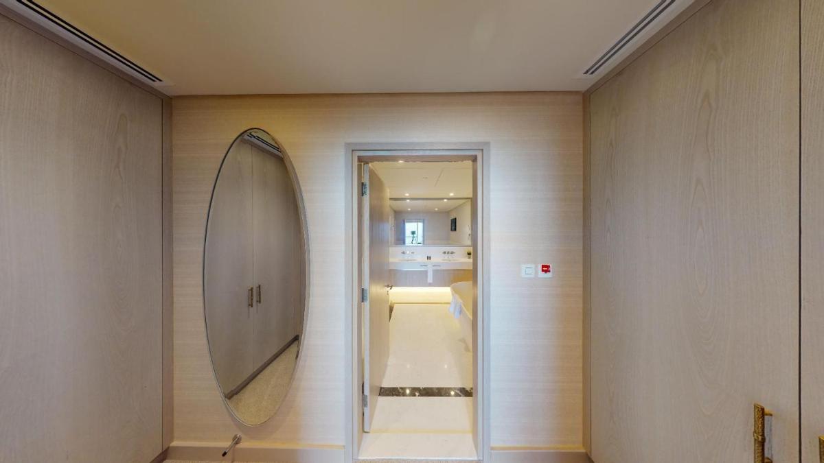 Hometown Apartments - High Floor with Sea View 1 Bed Apt in Palm