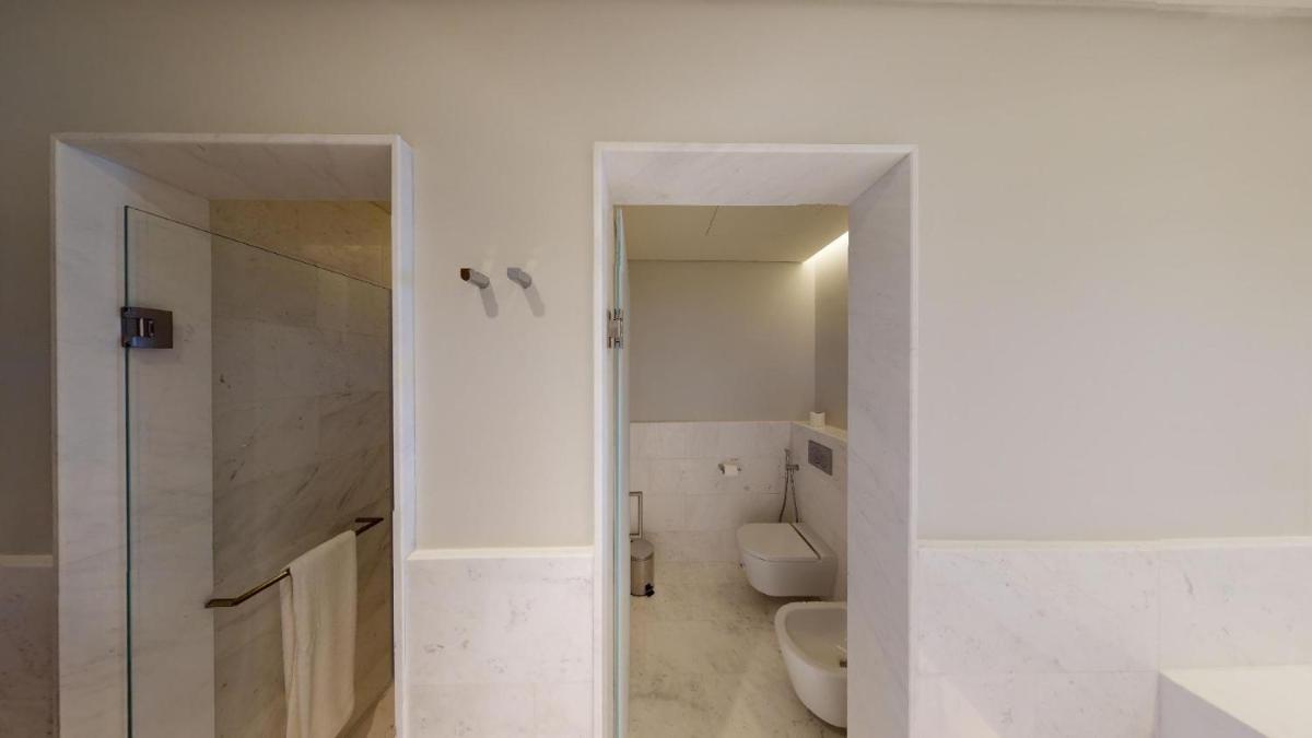 Hometown Apartments - High Floor with Sea View 1 Bed Apt in Palm