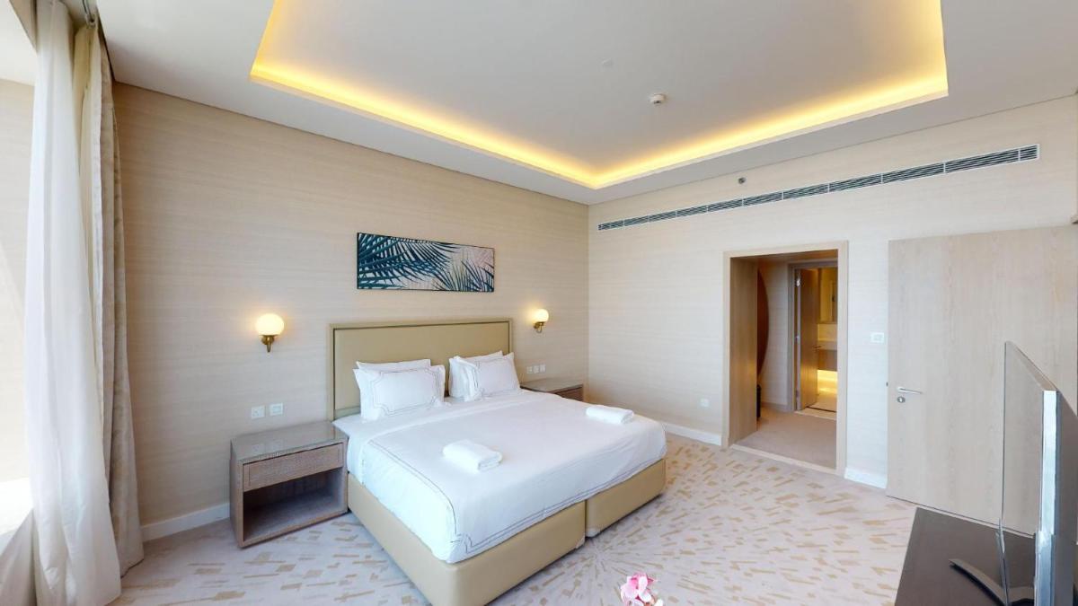 Hometown Apartments - High Floor with Sea View 1 Bed Apt in Palm