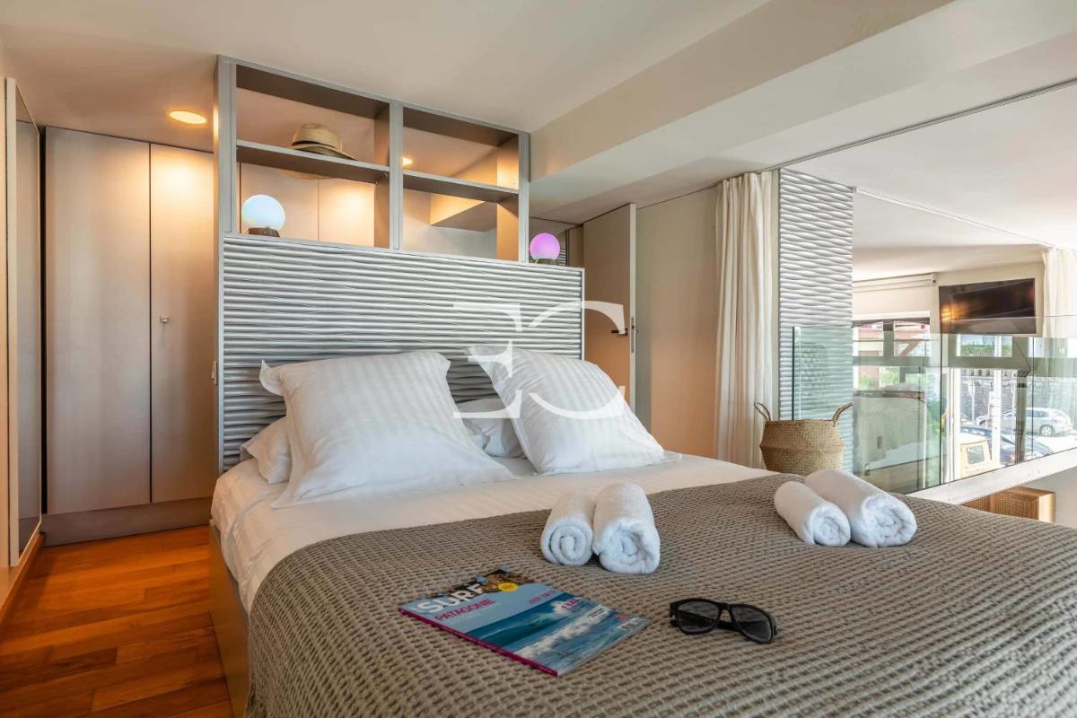 Easy Clés- Loft in front of the Port Vieux beach - Parking view 2