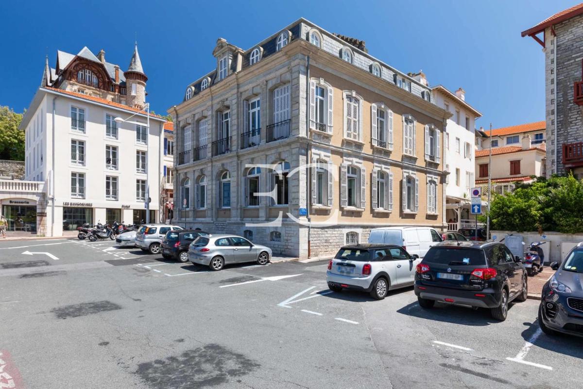 Easy Clés- Loft in front of the Port Vieux beach - Parking view 4