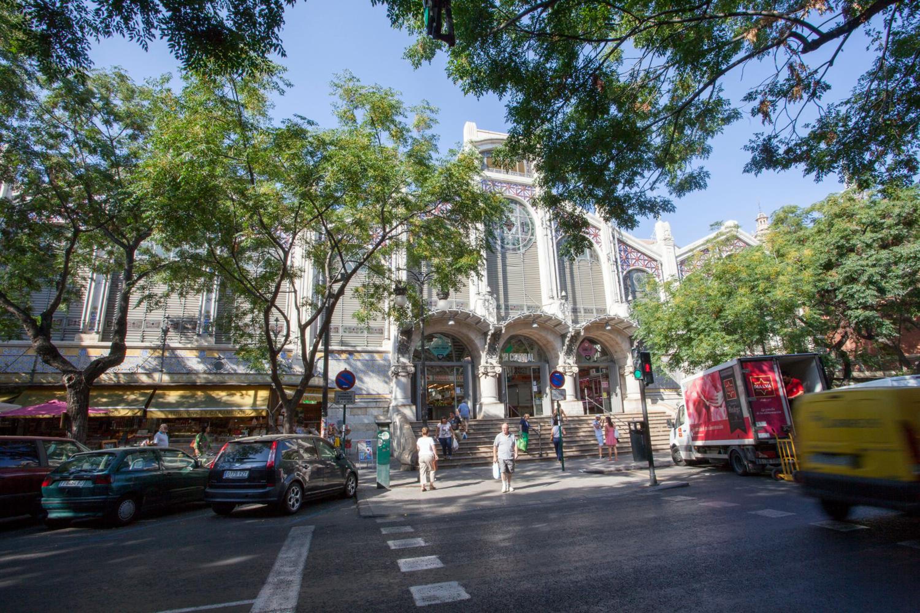 SingularStays Mercado Central