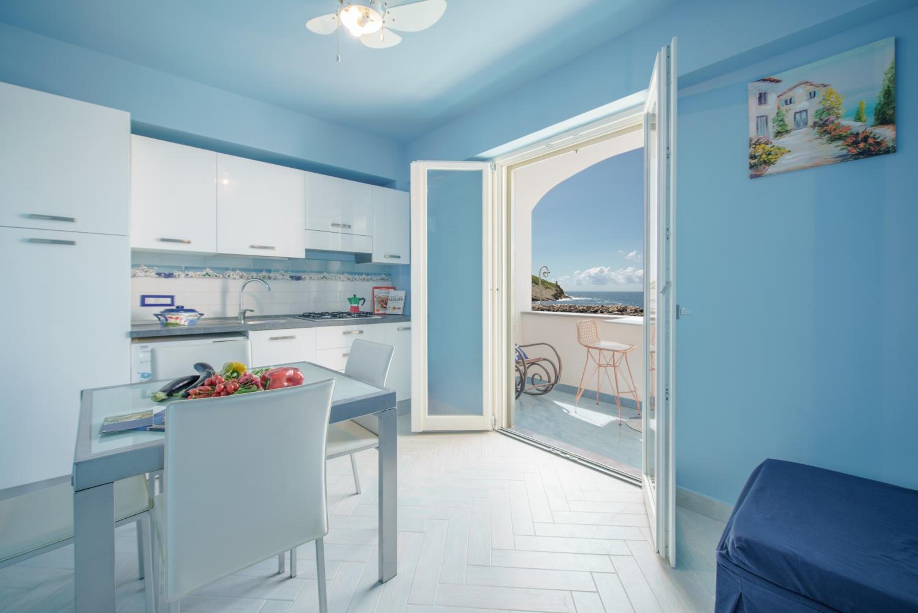 casa claudia Two rooms overlooking the sea bk