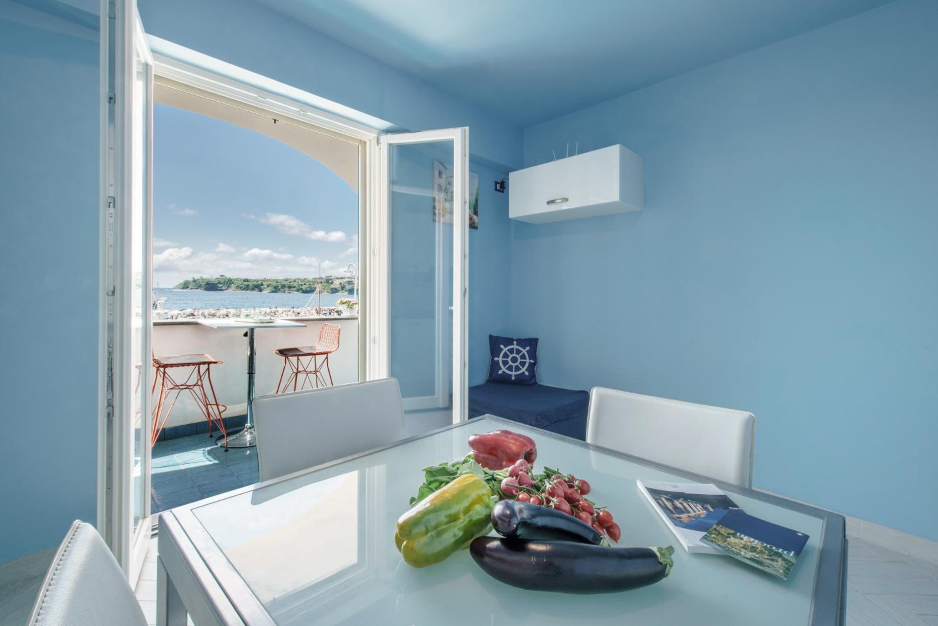 casa claudia Two rooms overlooking the sea bk