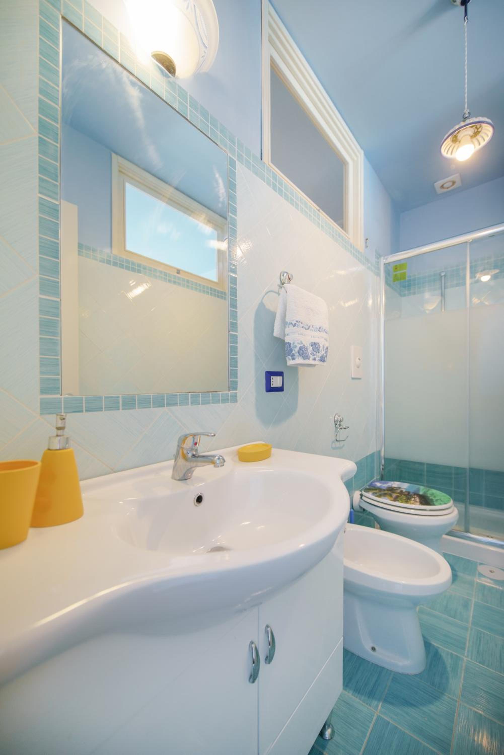 casa claudia Two rooms overlooking the sea bk