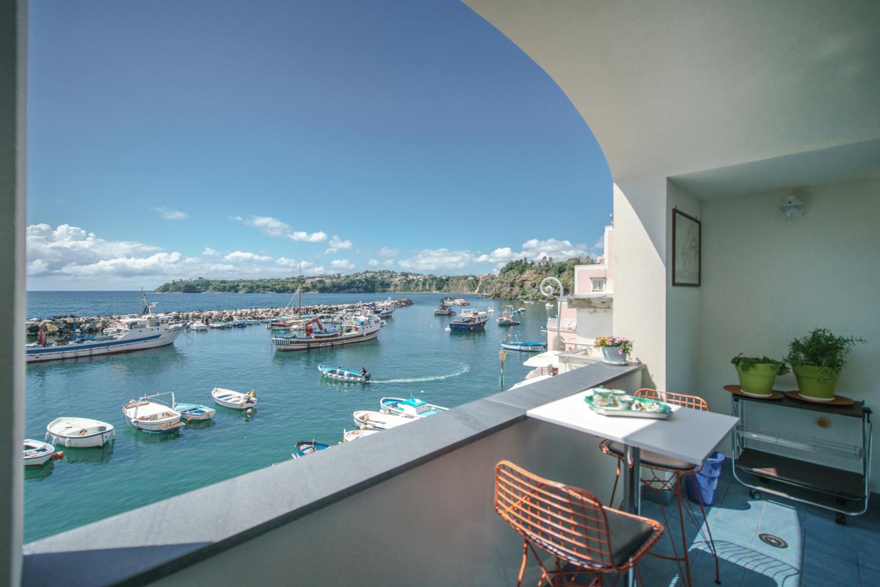 casa claudia Two rooms overlooking the sea bk