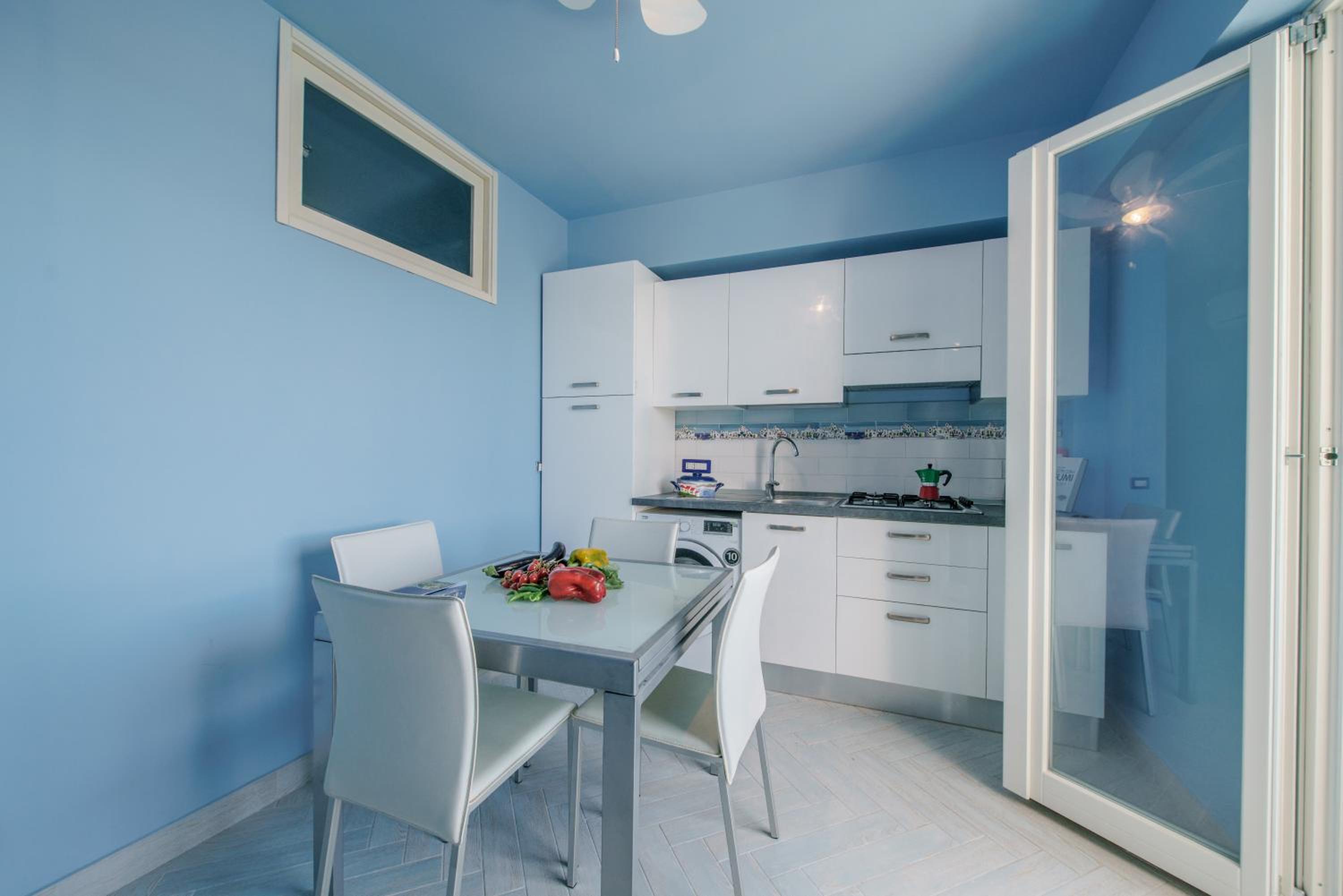 casa claudia Two rooms overlooking the sea bk