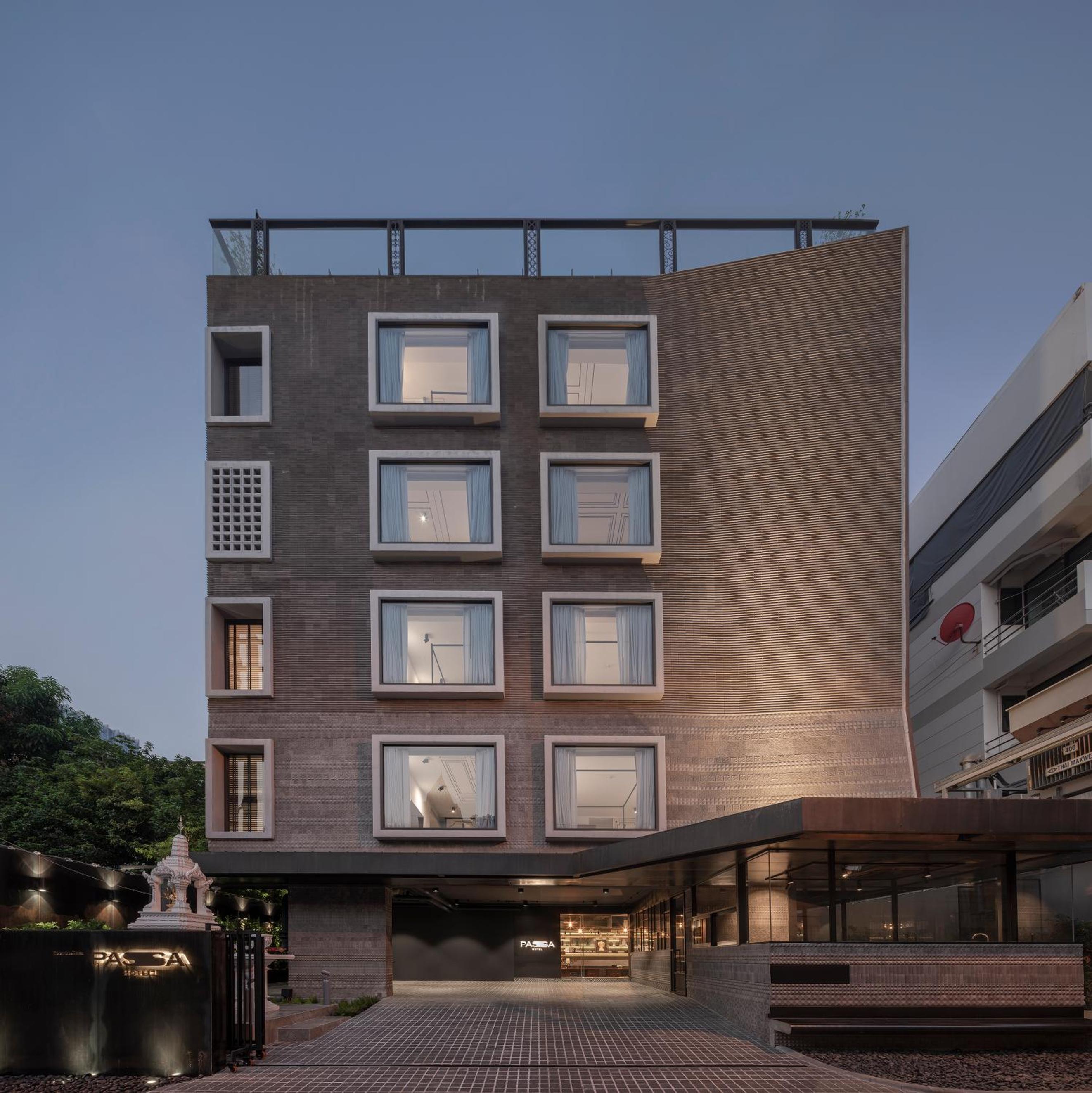 Hotel PASSA Hotel Bangkok - Image 1