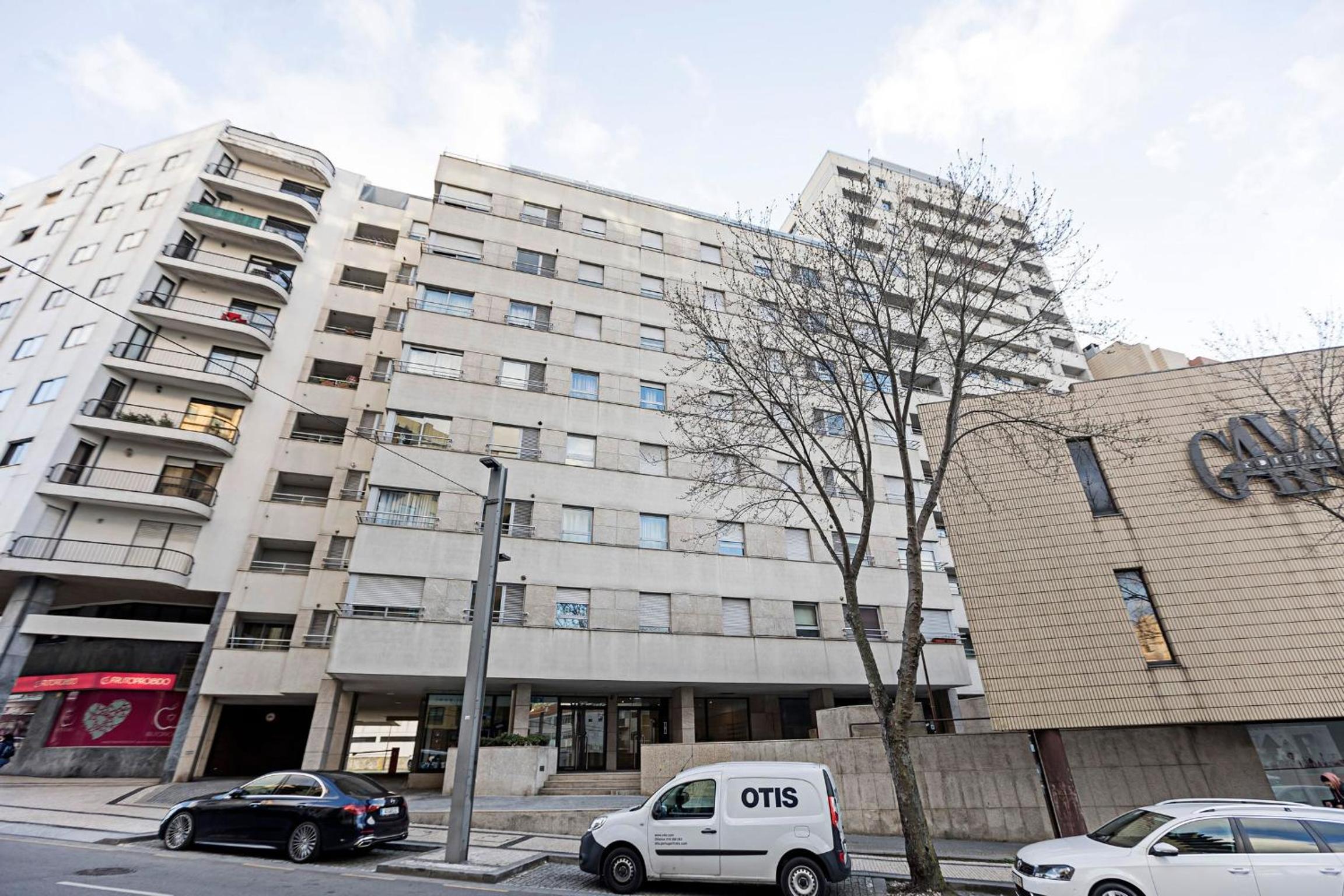 2BR Flat by Metro w/ Free Parking by LovelyStay view 2