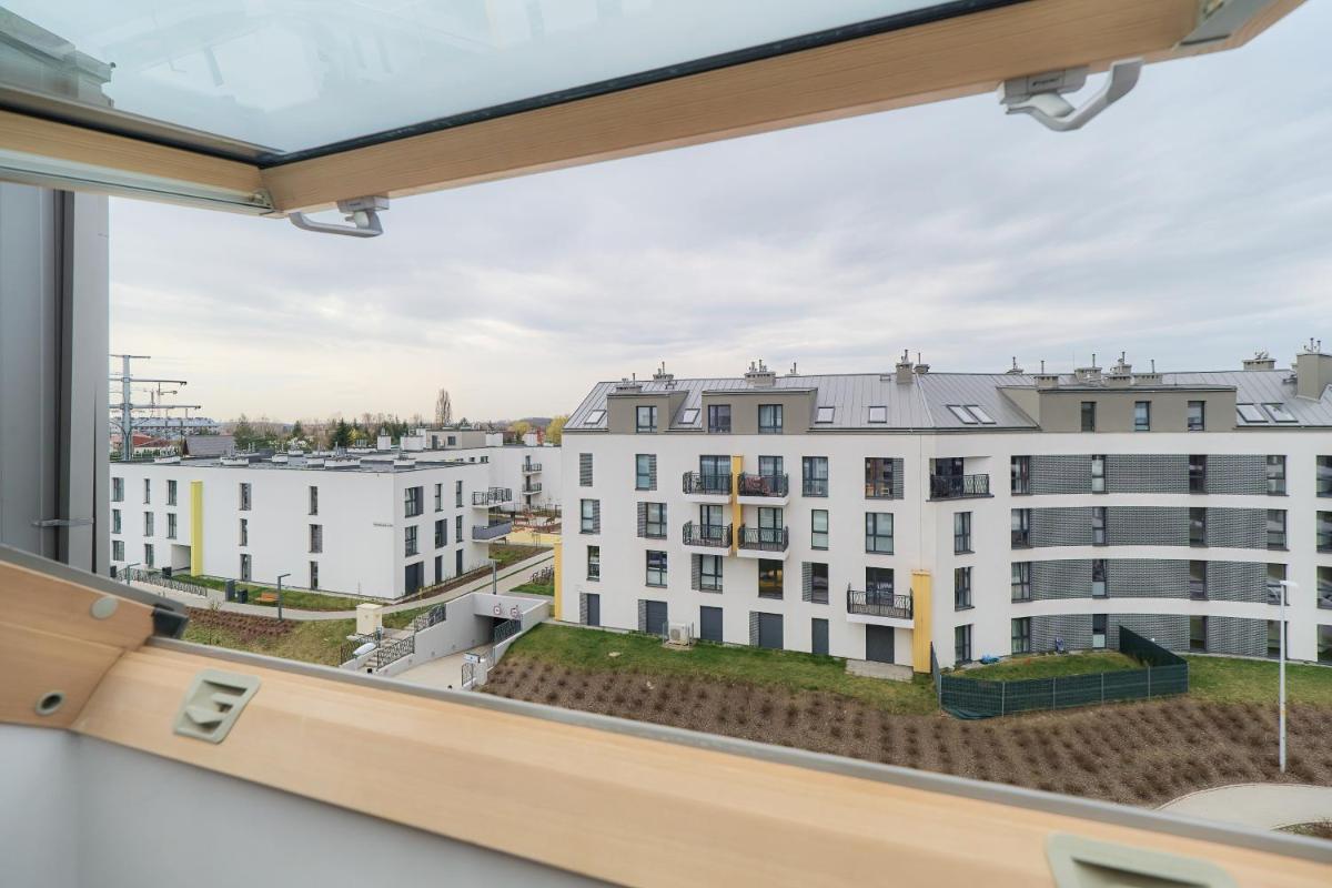 Two Level Apartment 2WATERS by Renters view 3