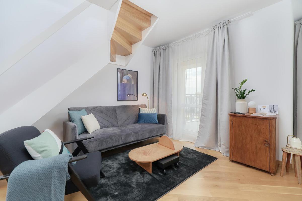Two Level Apartment 2WATERS by Renters view 5