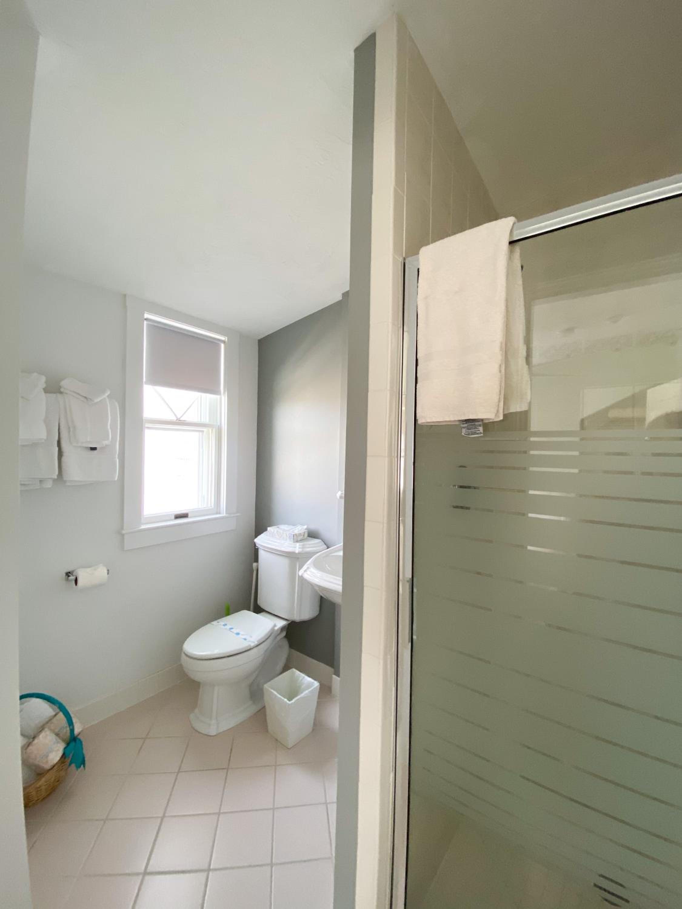 By The Sea Guests Bed & Breakfast and Suites
