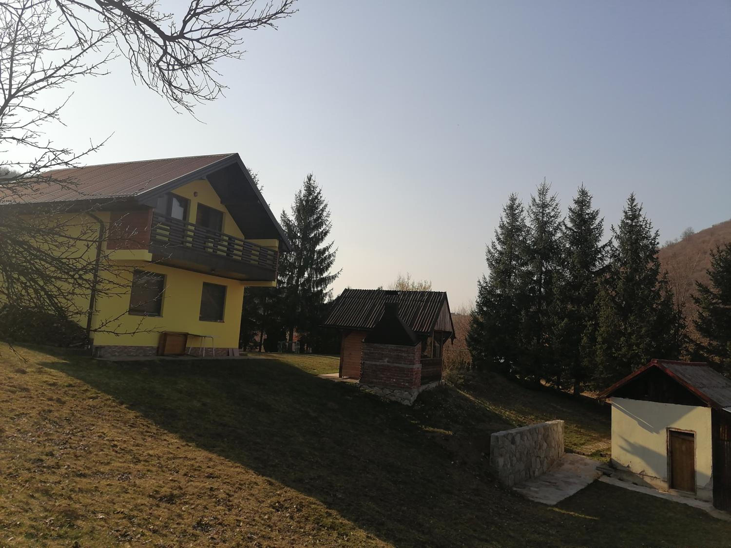 Zuta Kuca Sunca