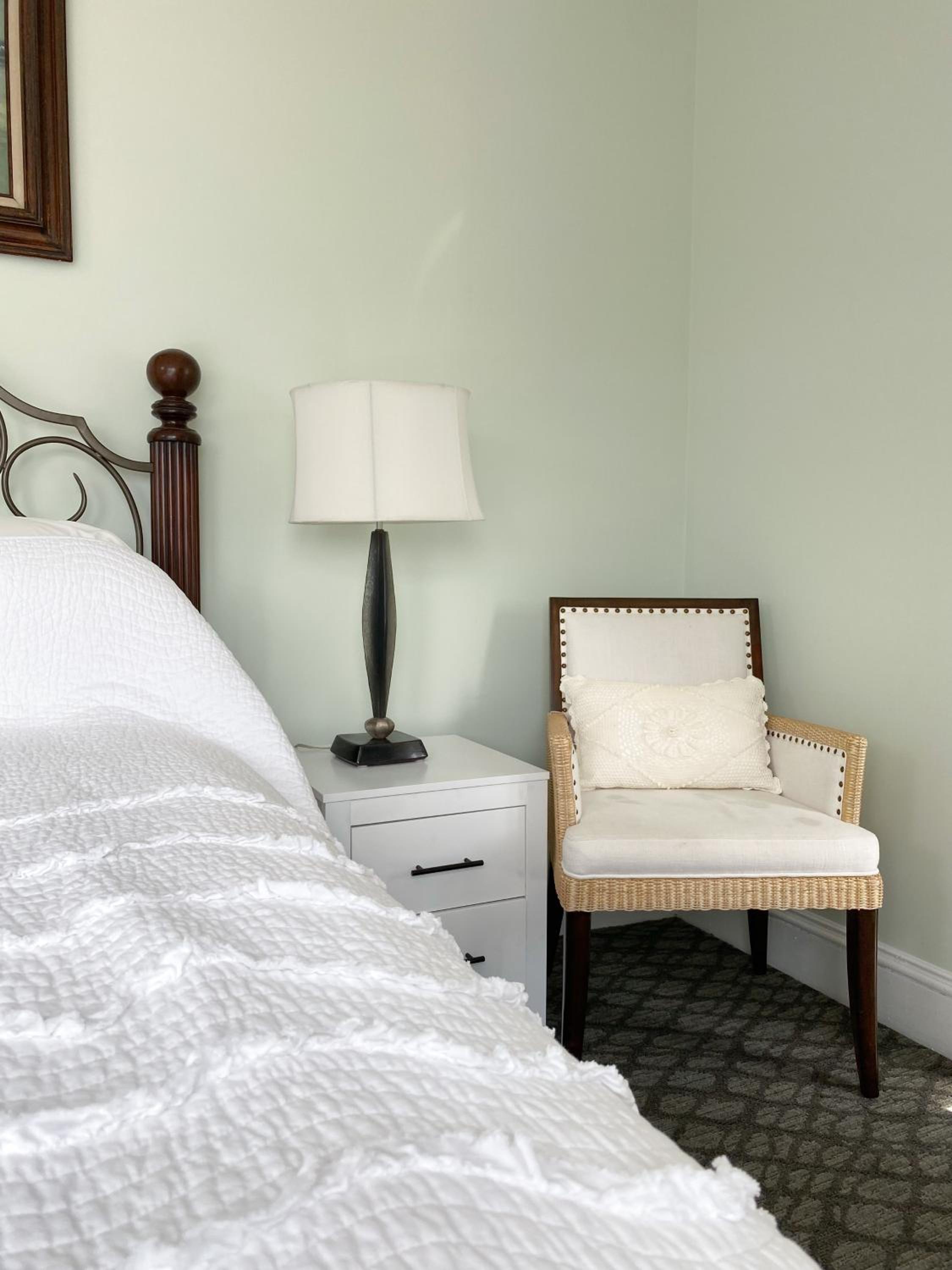 By The Sea Guests Bed & Breakfast and Suites