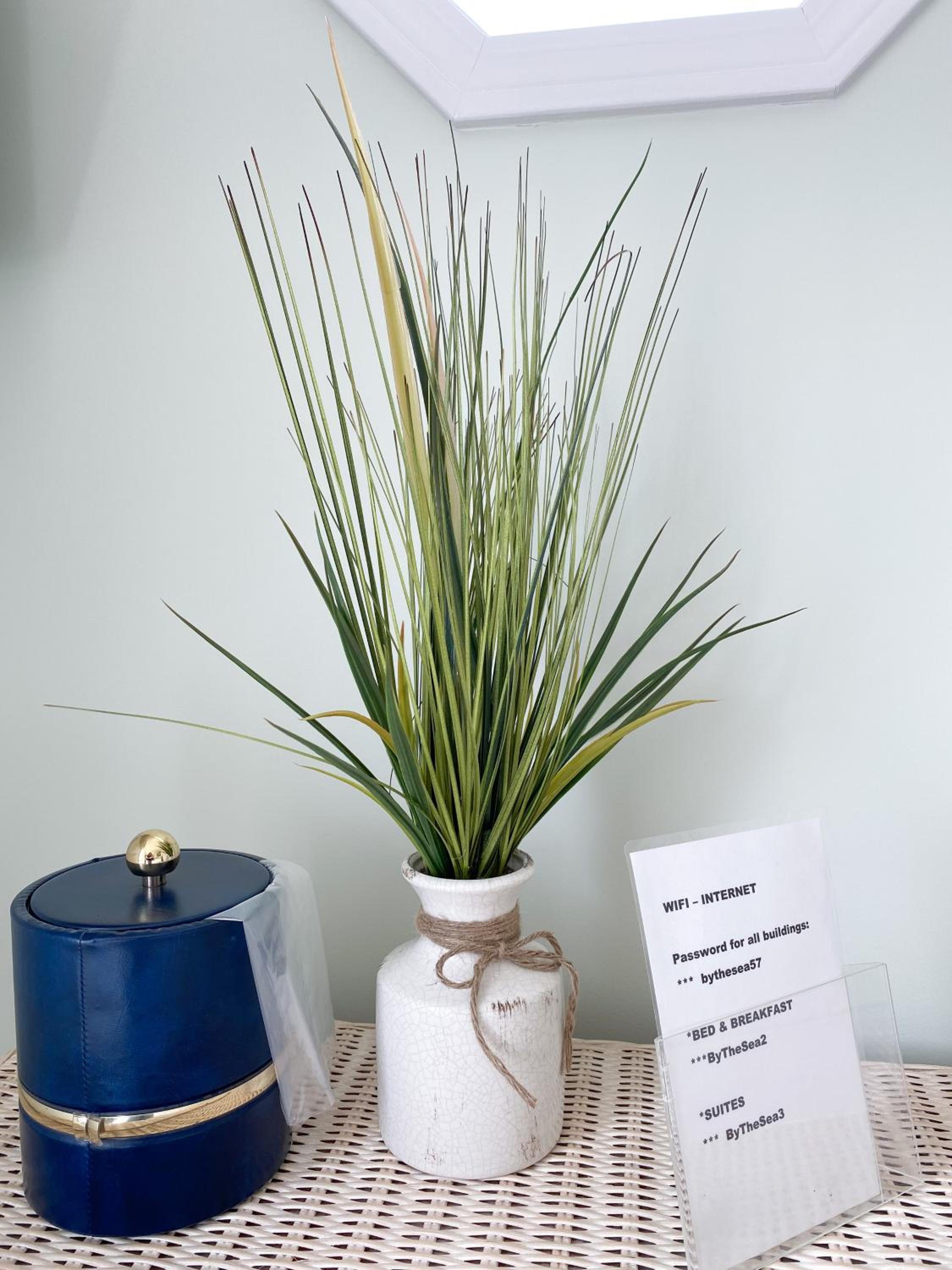 By The Sea Guests Bed & Breakfast and Suites