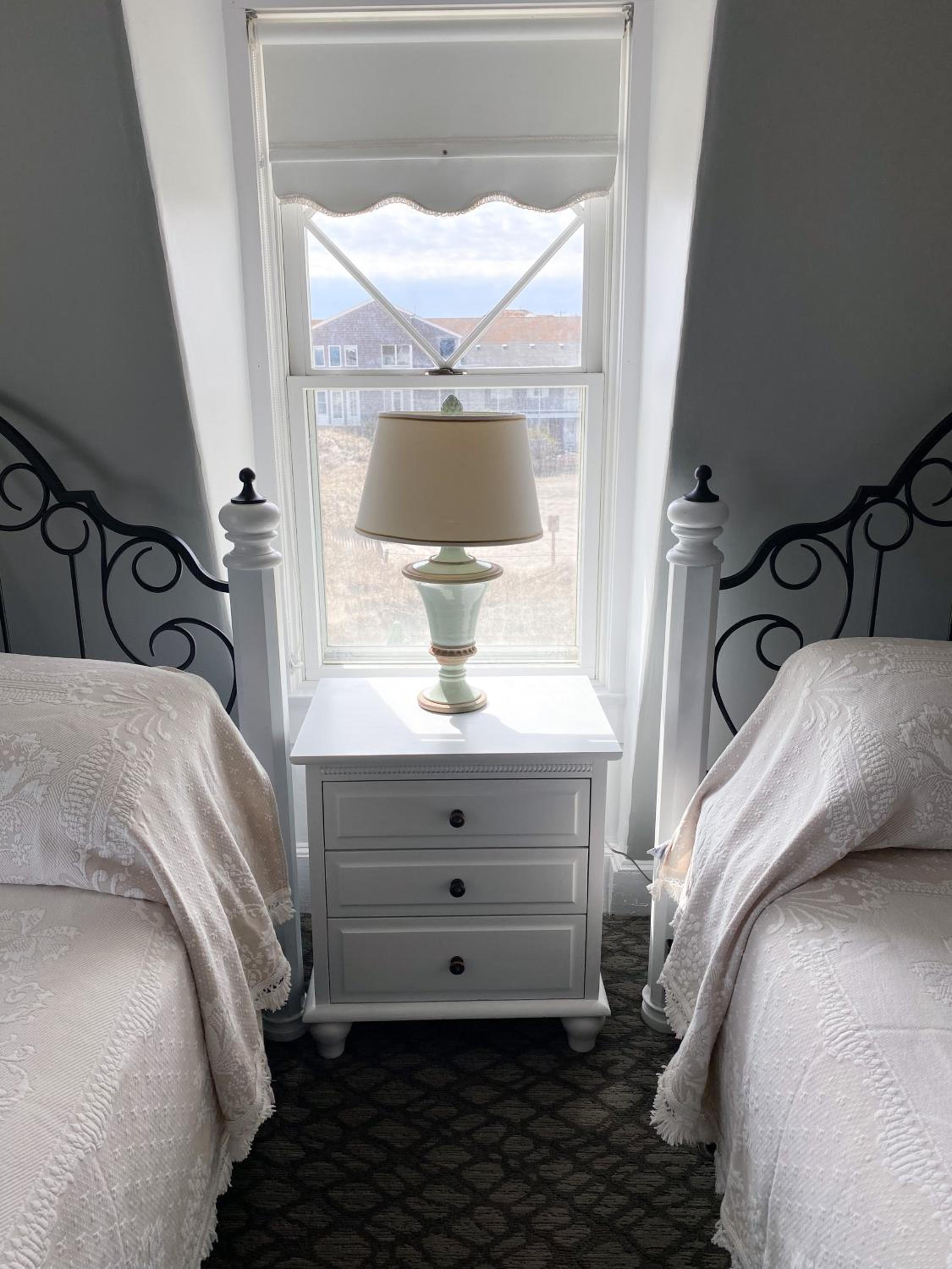 By The Sea Guests Bed & Breakfast and Suites