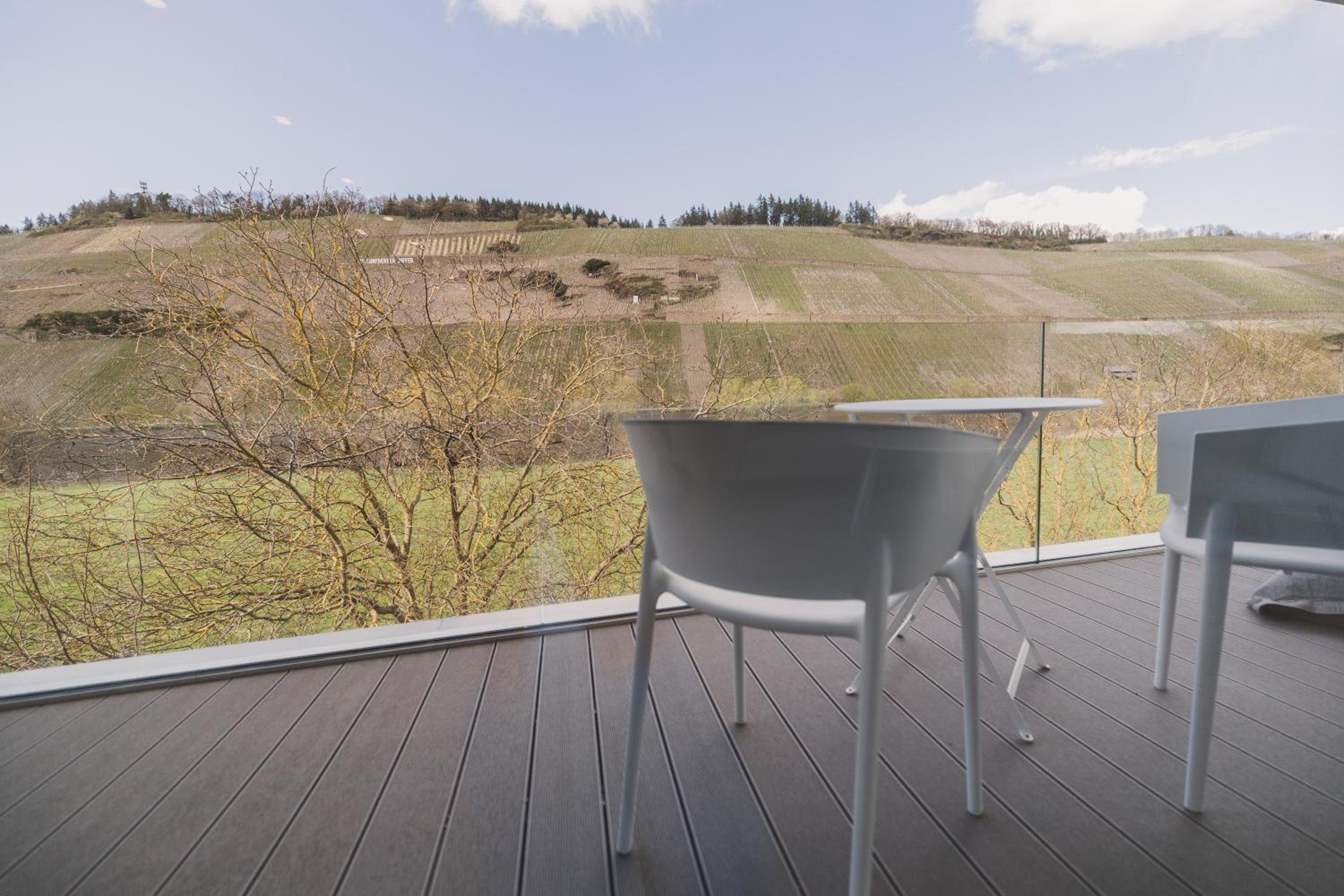 STEILLAGE - Design Moselsuiten mit Panoramablick und SPA
