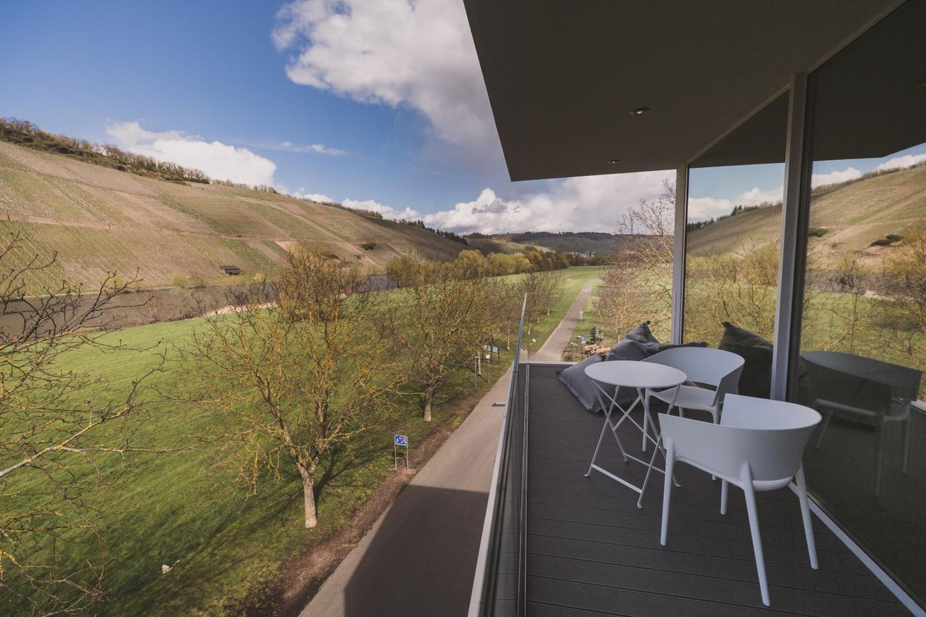 STEILLAGE - Design Moselsuiten mit Panoramablick und SPA