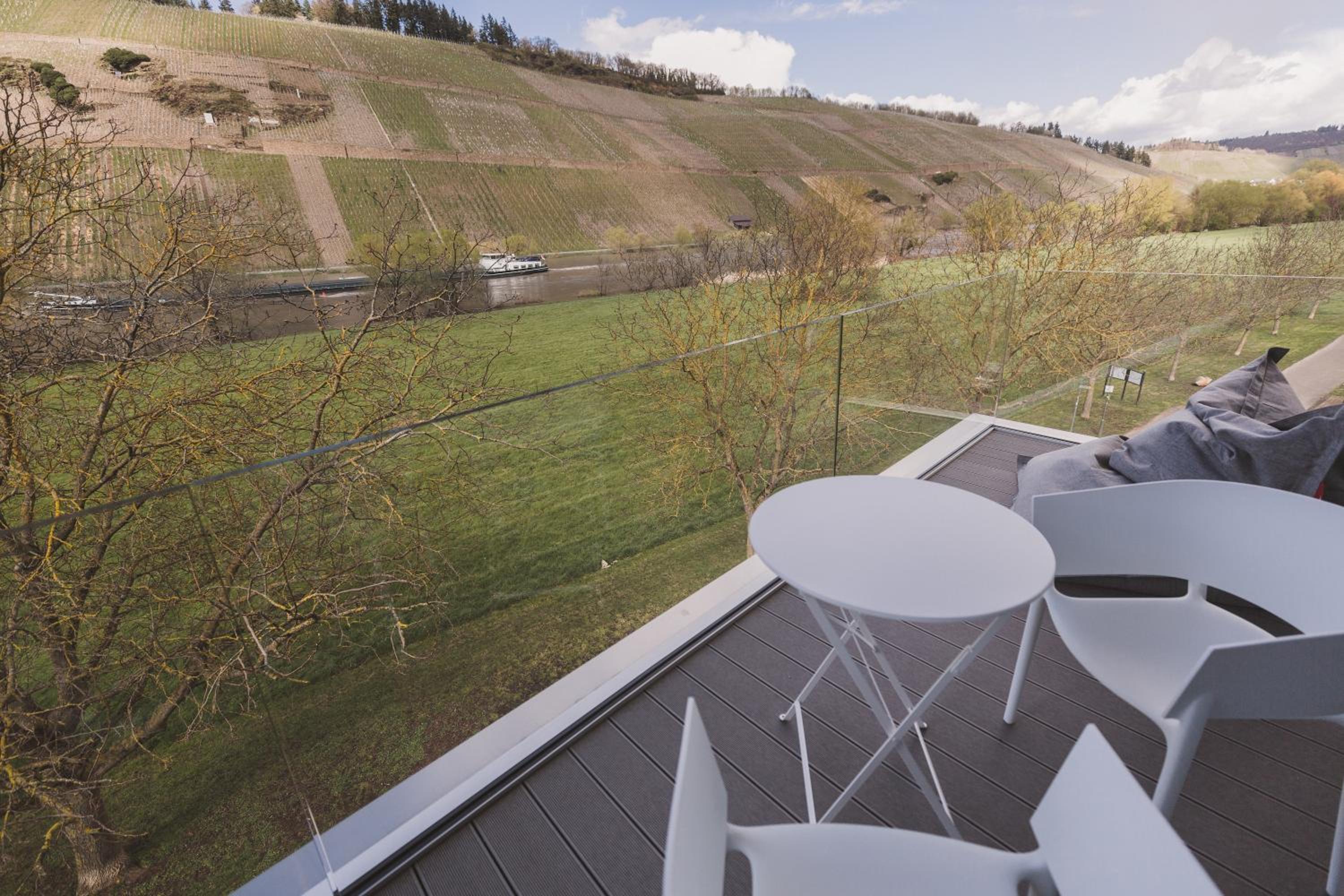STEILLAGE - Design Moselsuiten mit Panoramablick und SPA