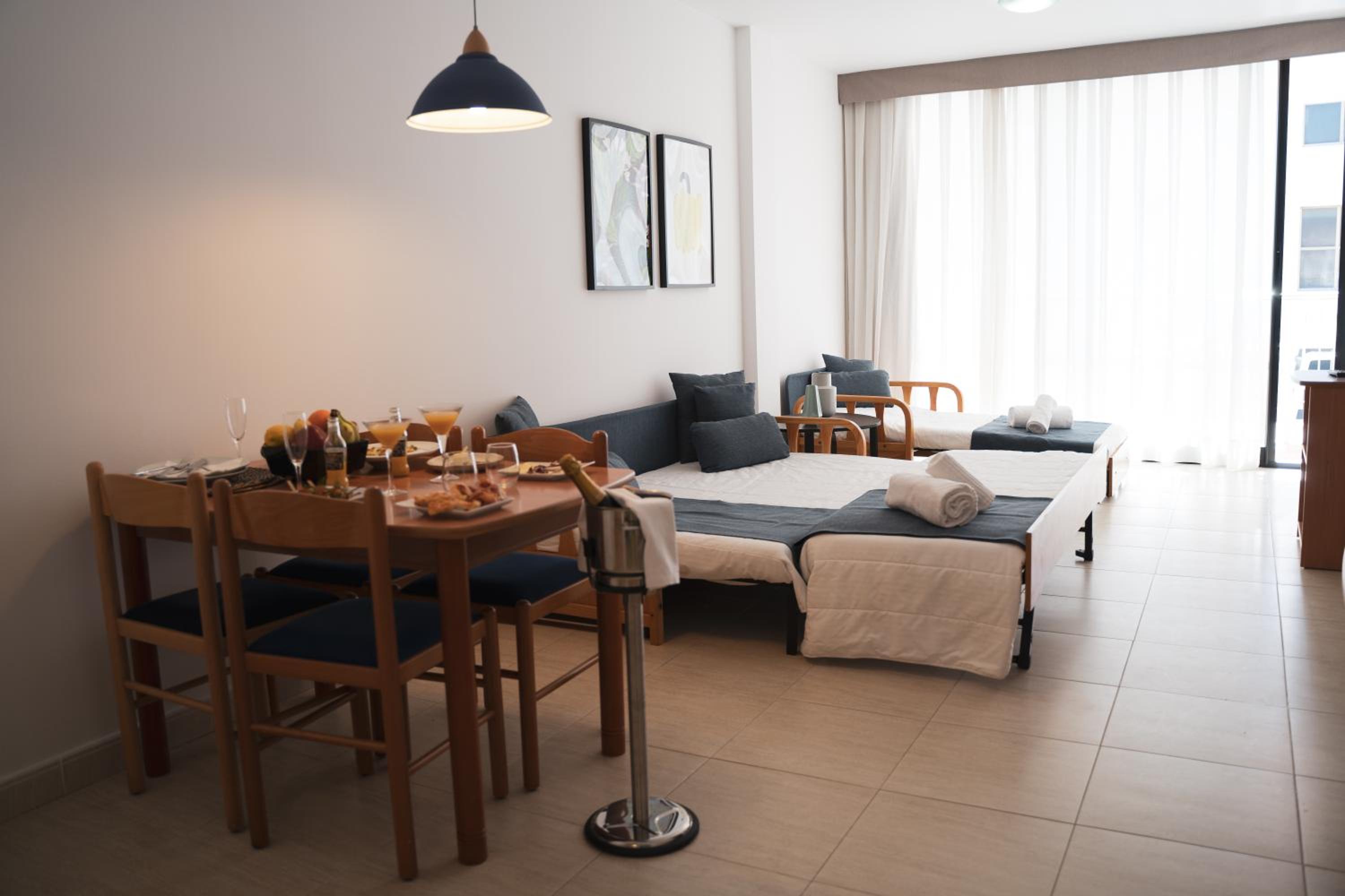 Beatrix 2000 - Caliu Apartments