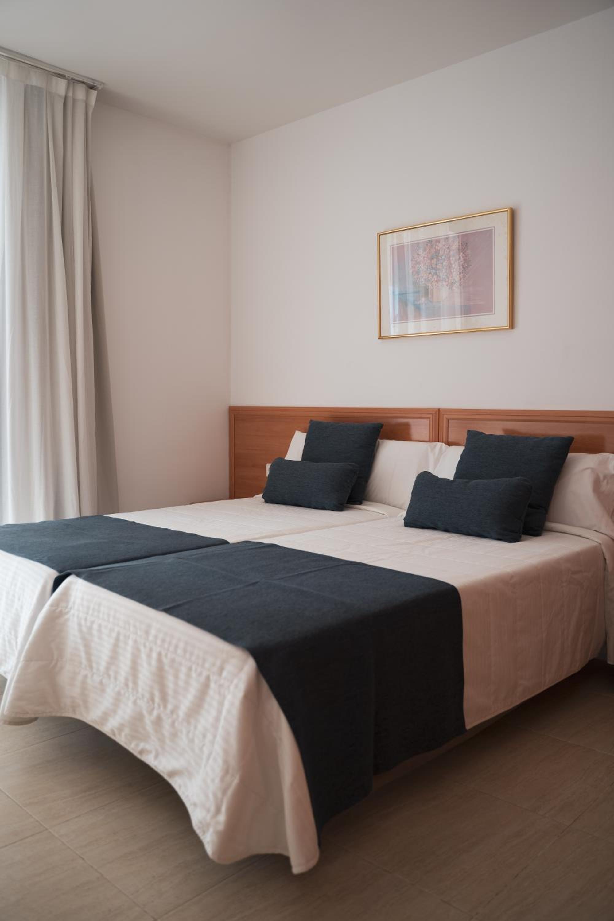 Beatrix 2000 - Caliu Apartments