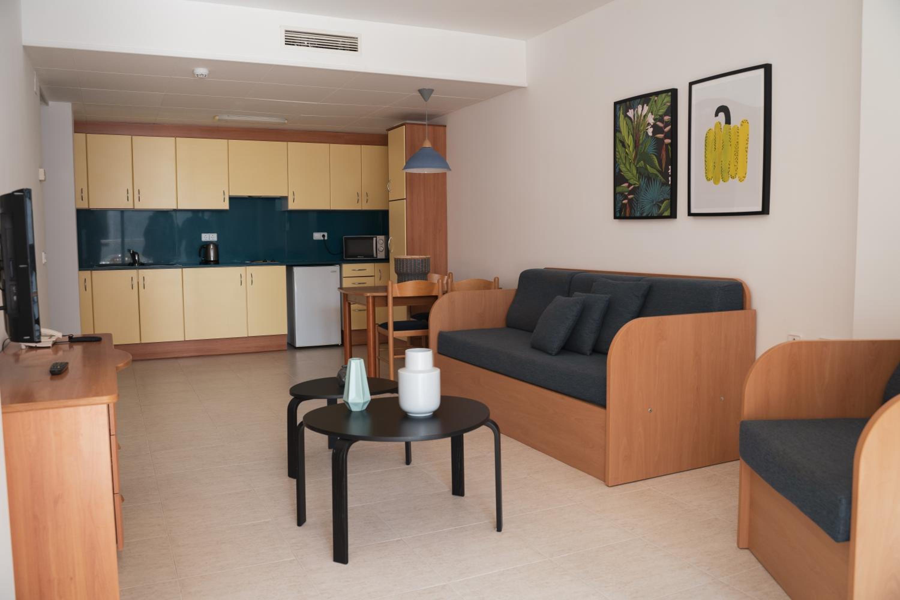 Beatrix 2000 - Caliu Apartments
