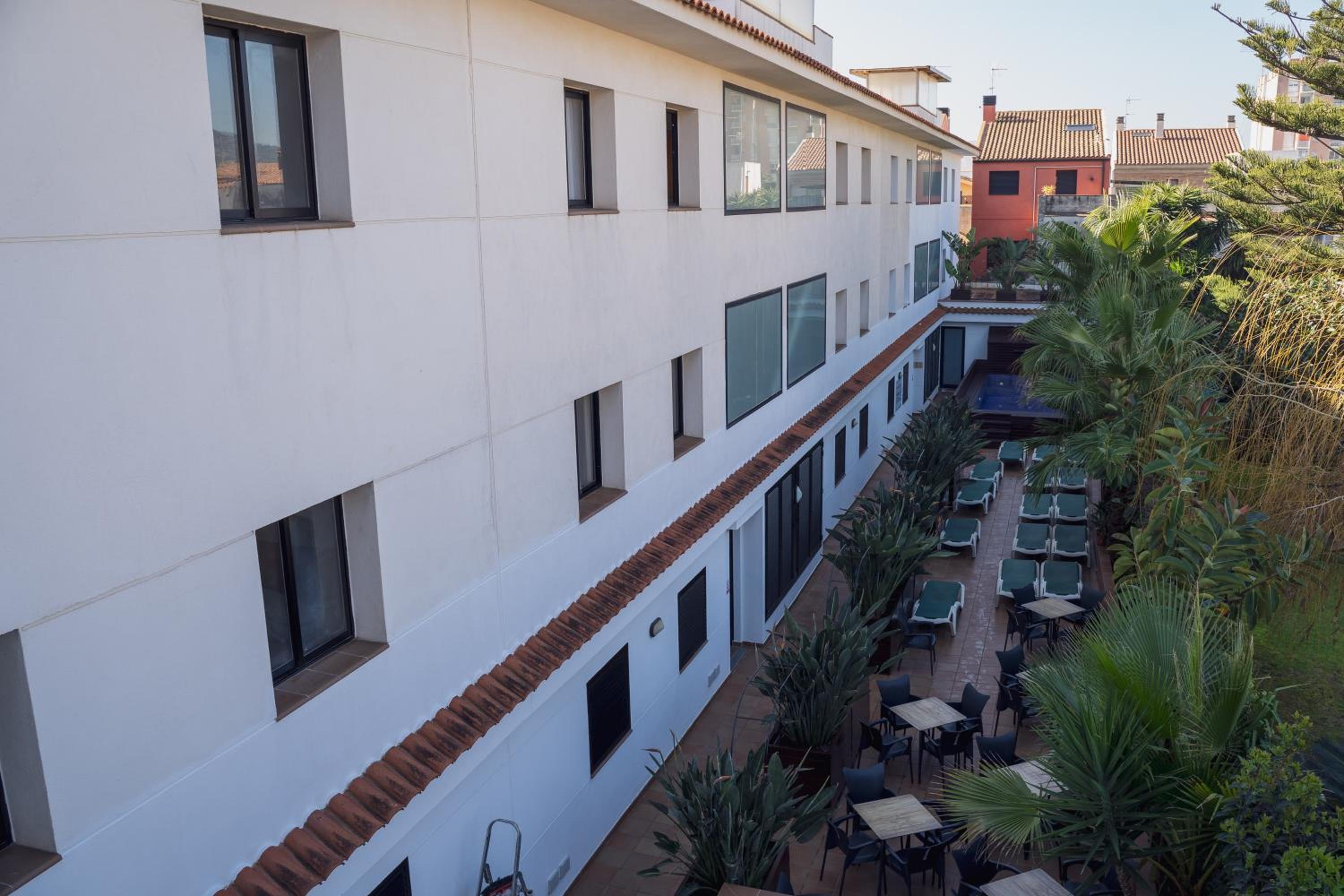 Beatrix 2000 - Caliu Apartments