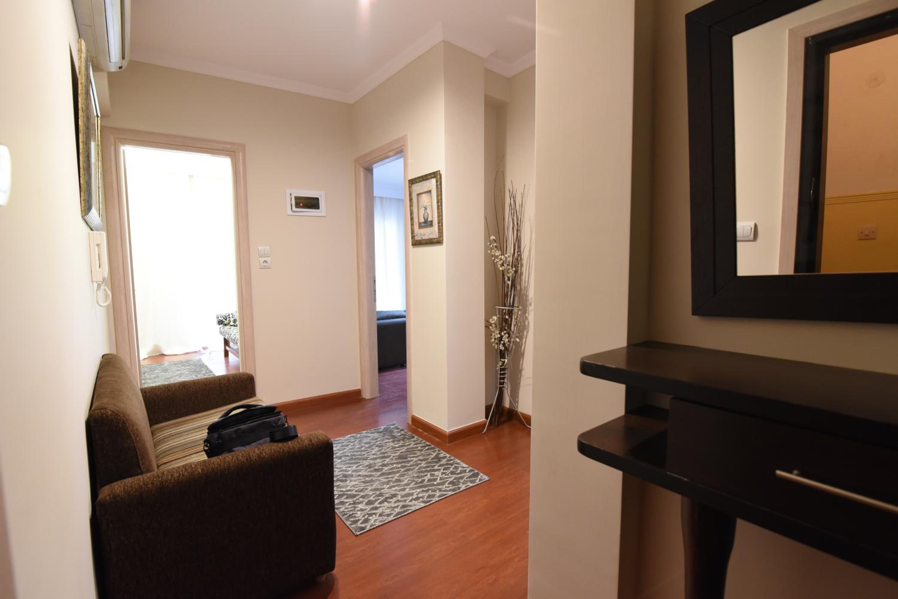 Emi's beach apartment photo 3