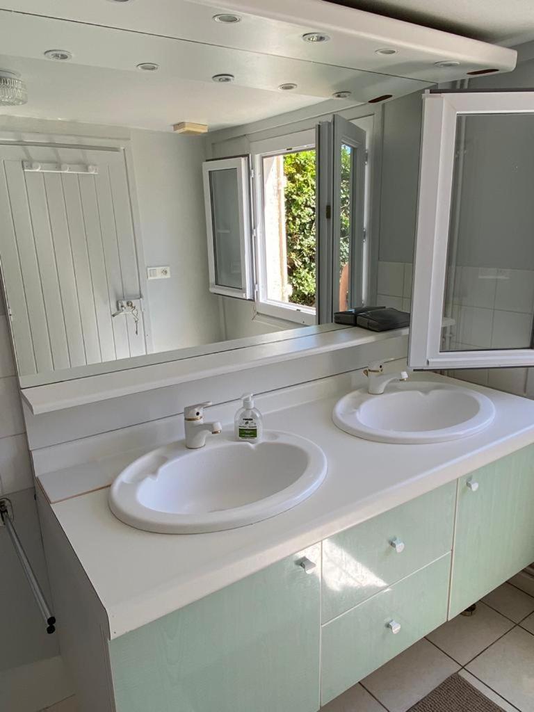 La plage au bout du jardin / Sword Beach cottage