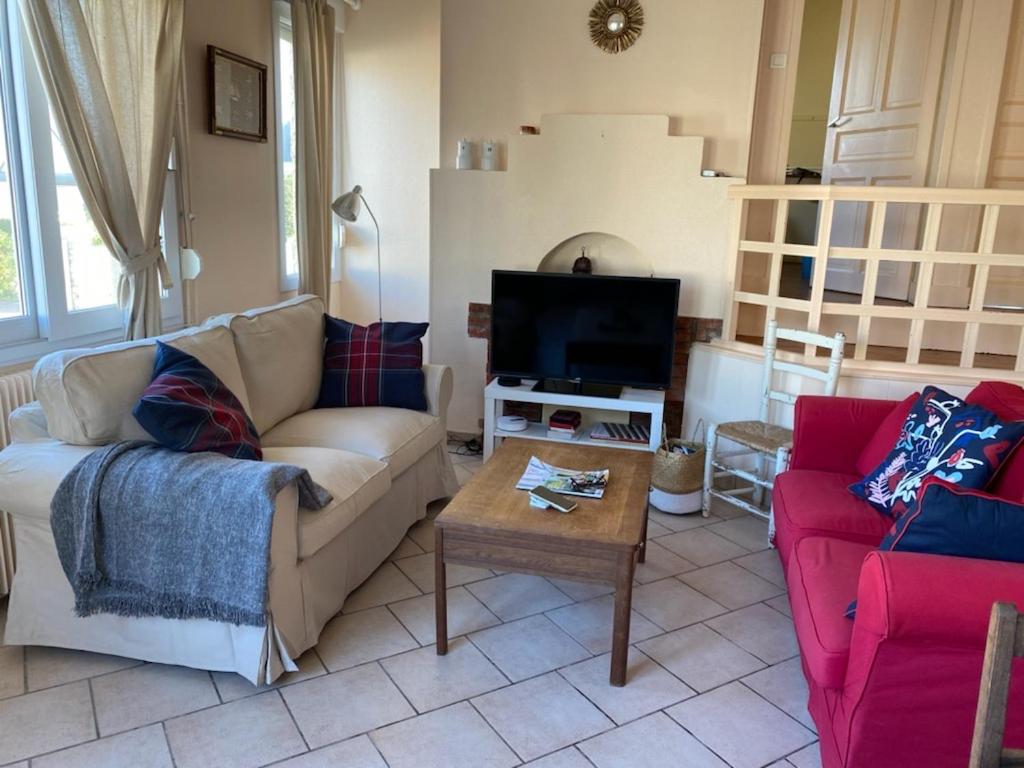 La plage au bout du jardin / Sword Beach cottage