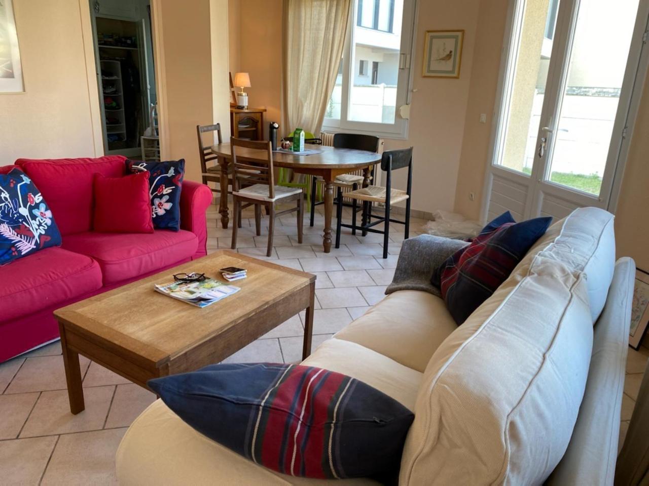 La plage au bout du jardin / Sword Beach cottage