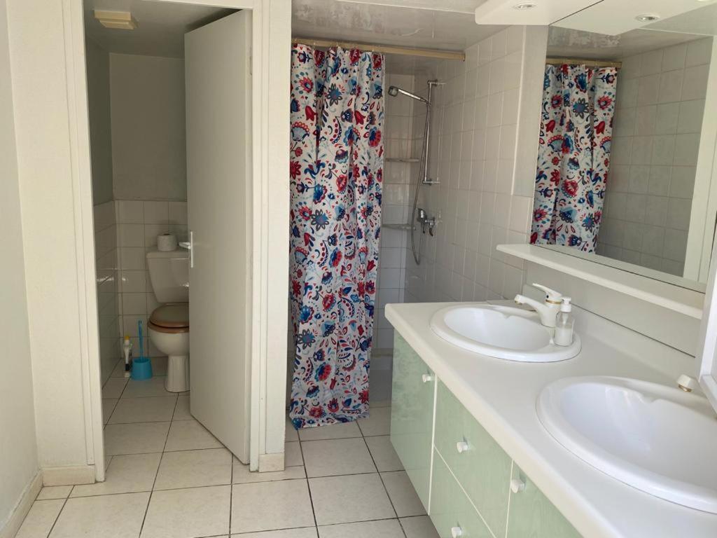 La plage au bout du jardin / Sword Beach cottage