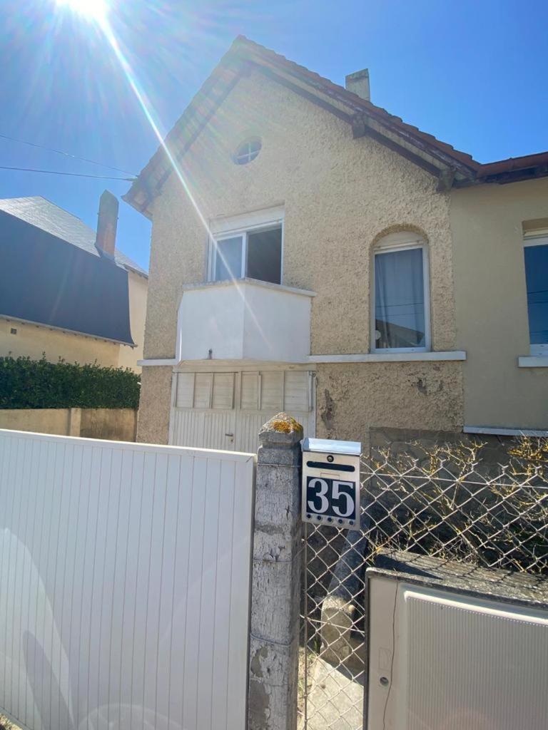La plage au bout du jardin / Sword Beach cottage